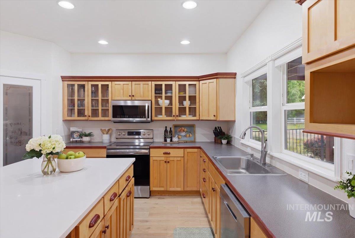 8675 Vic Ln., Middleton, Idaho 83644, 5 Bedrooms, 3.5 Bathrooms, Residential For Sale, Price $985,000,MLS 98988363
