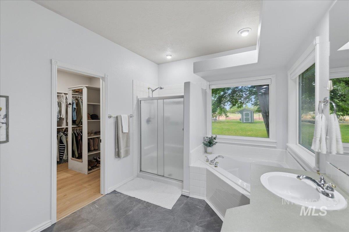 8675 Vic Ln., Middleton, Idaho 83644, 5 Bedrooms, 3.5 Bathrooms, Residential For Sale, Price $985,000,MLS 98988363