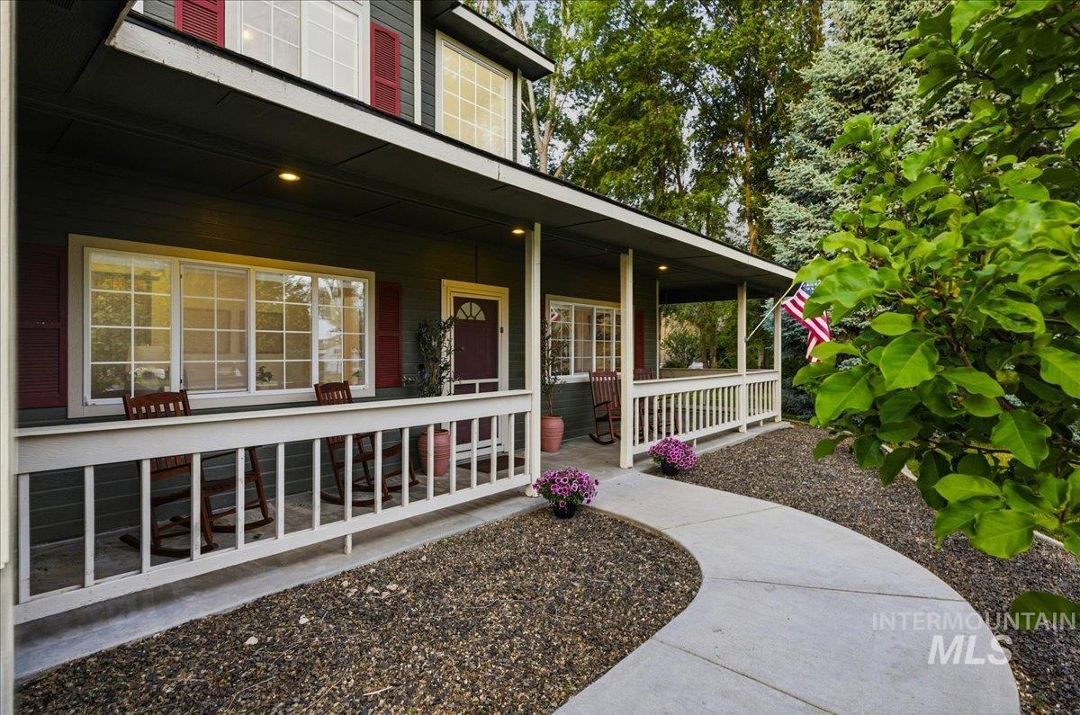 8675 Vic Ln., Middleton, Idaho 83644, 5 Bedrooms, 3.5 Bathrooms, Residential For Sale, Price $985,000,MLS 98988363