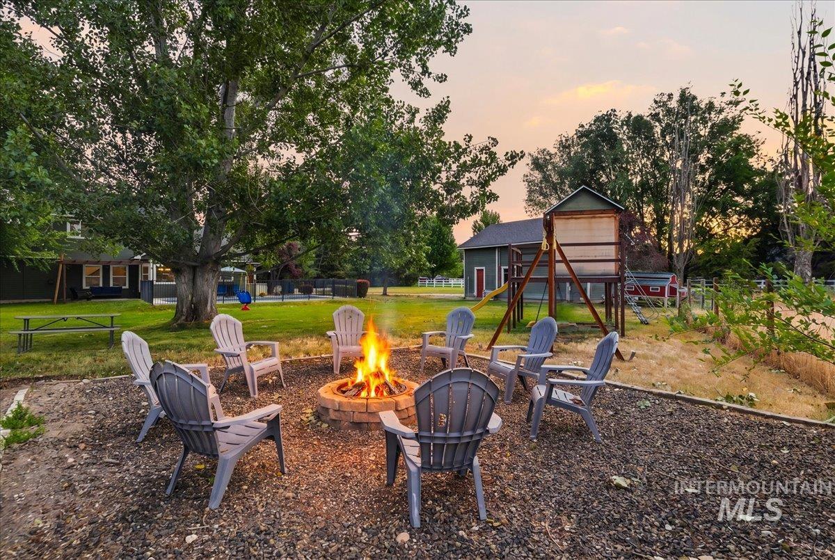 8675 Vic Ln., Middleton, Idaho 83644, 5 Bedrooms, 3.5 Bathrooms, Residential For Sale, Price $985,000,MLS 98988363