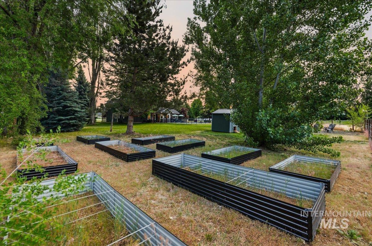 8675 Vic Ln., Middleton, Idaho 83644, 5 Bedrooms, 3.5 Bathrooms, Residential For Sale, Price $985,000,MLS 98988363