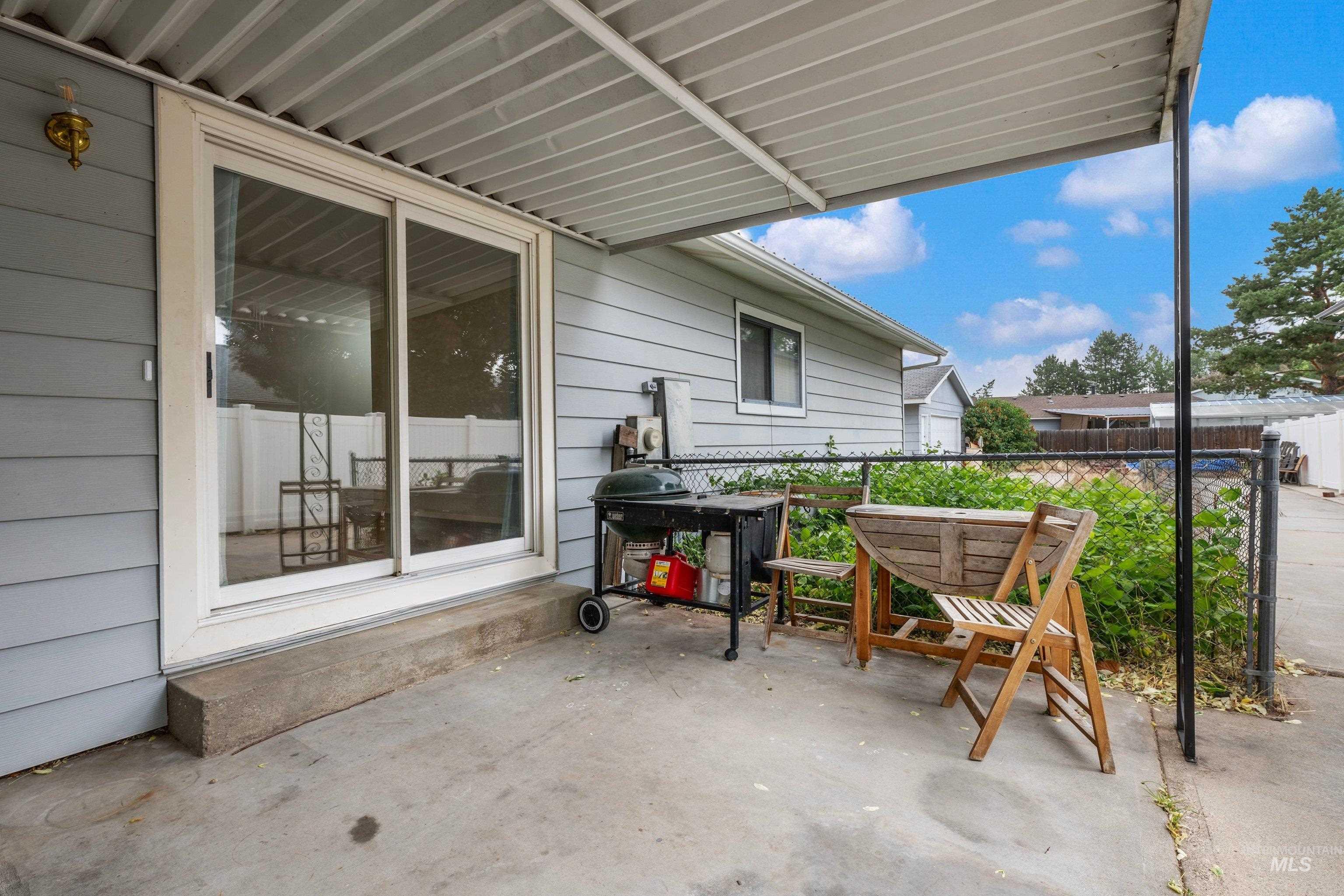 1480 E Locust St, Emmett, Idaho 83617, 3 Bedrooms, 2 Bathrooms, Residential For Sale, Price $349,900,MLS 98988365