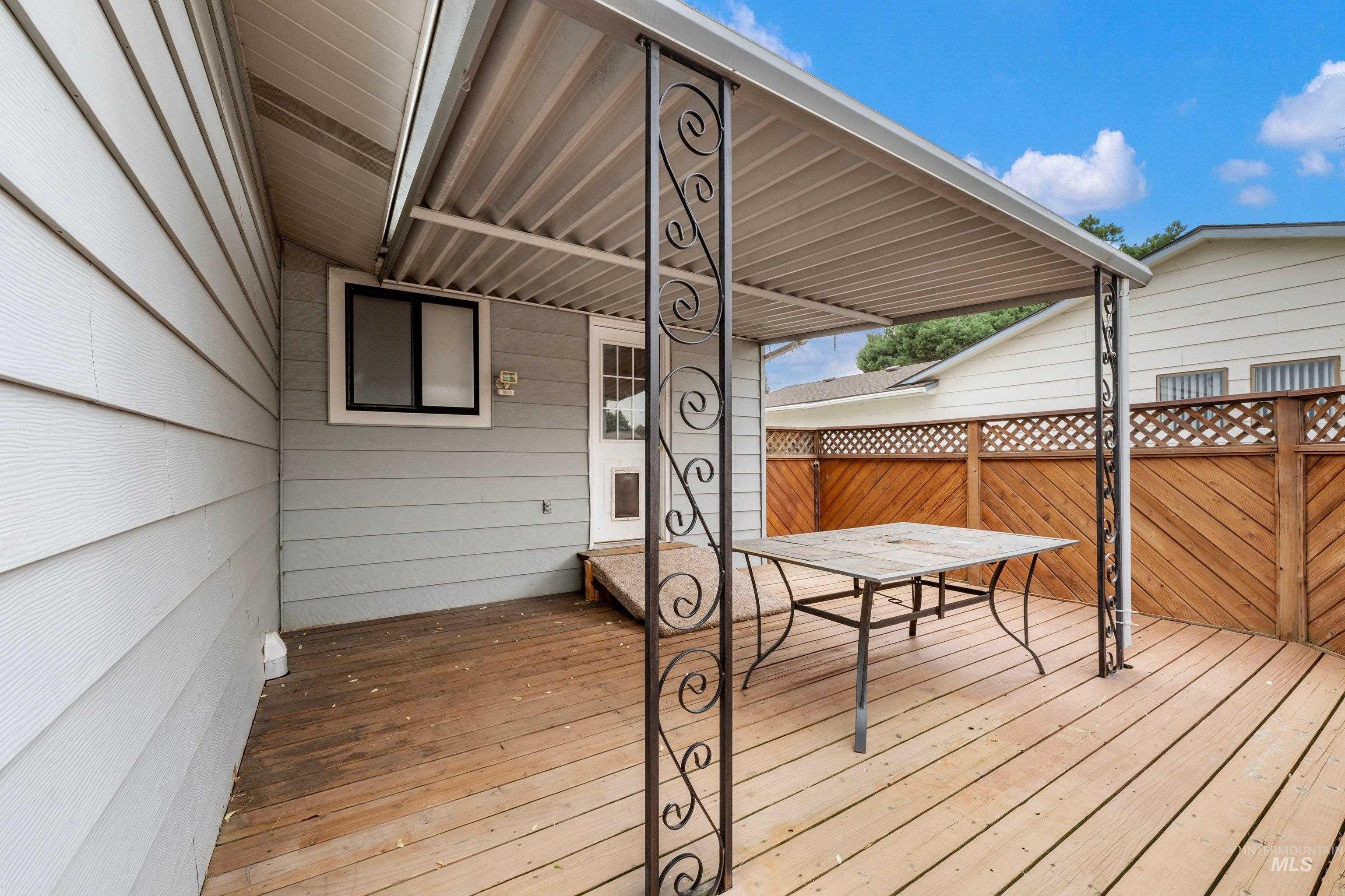1480 E Locust St, Emmett, Idaho 83617, 3 Bedrooms, 2 Bathrooms, Residential For Sale, Price $349,900,MLS 98988365