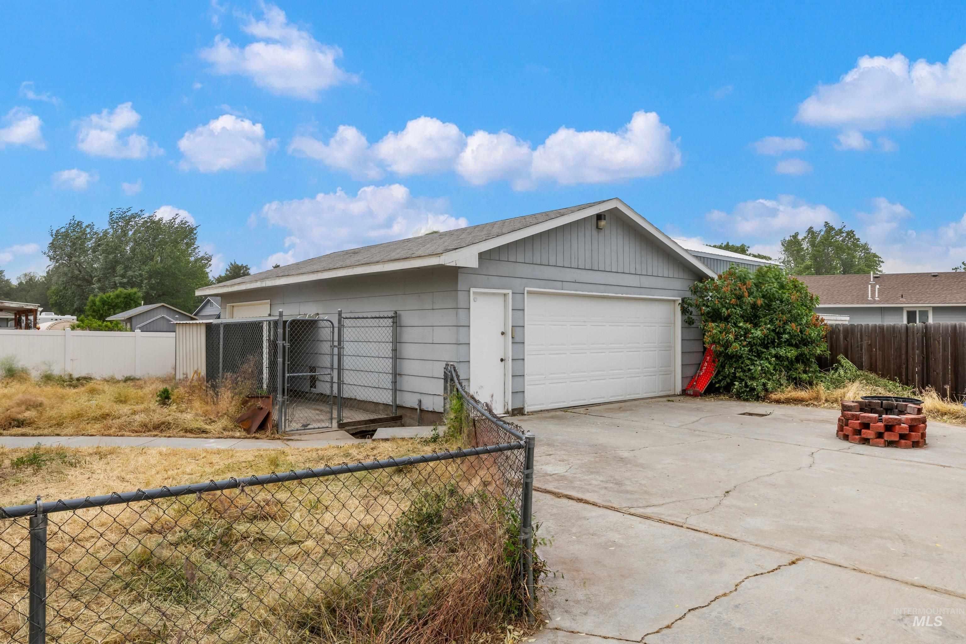 1480 E Locust St, Emmett, Idaho 83617, 3 Bedrooms, 2 Bathrooms, Residential For Sale, Price $349,900,MLS 98988365