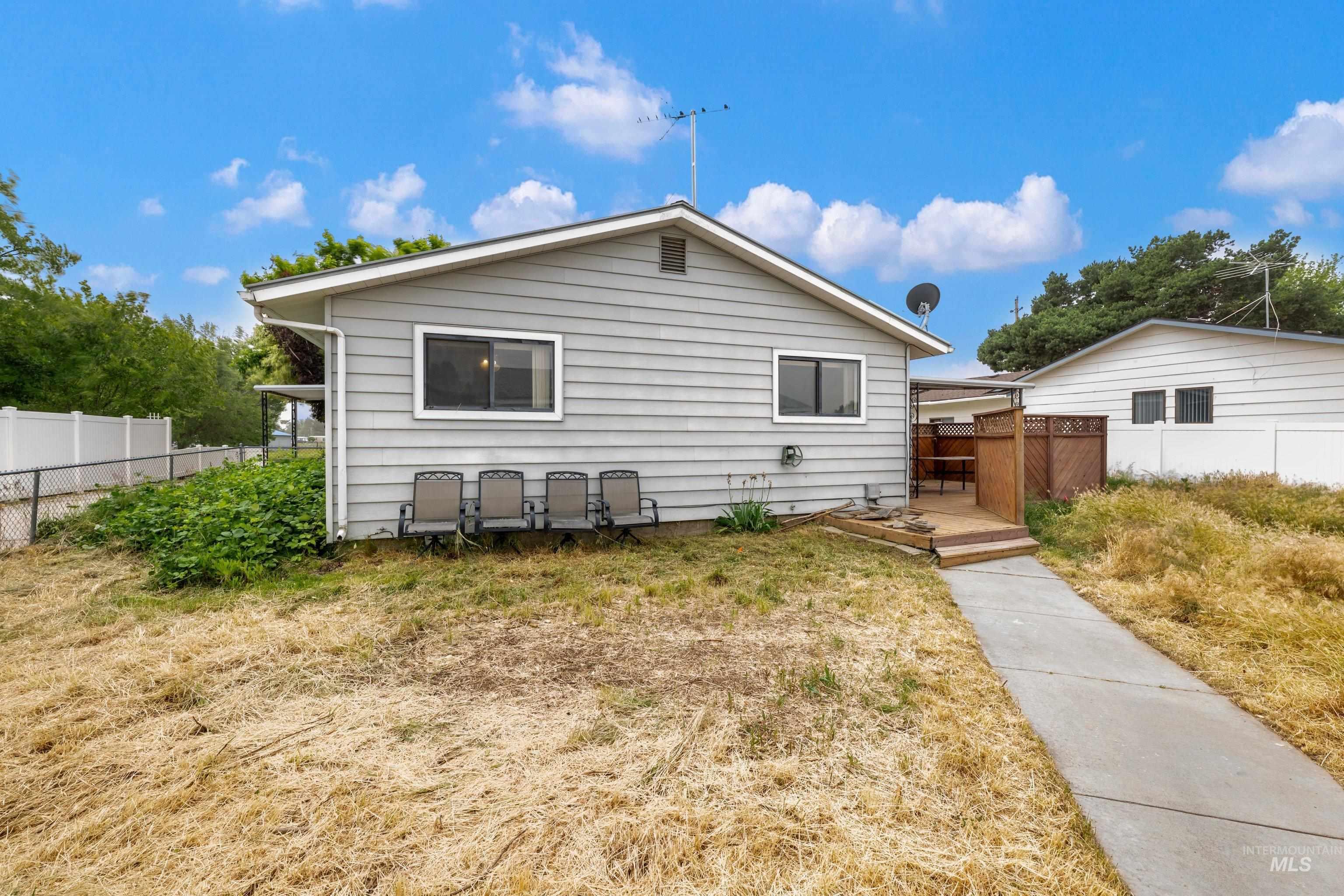 1480 E Locust St, Emmett, Idaho 83617, 3 Bedrooms, 2 Bathrooms, Residential For Sale, Price $349,900,MLS 98988365