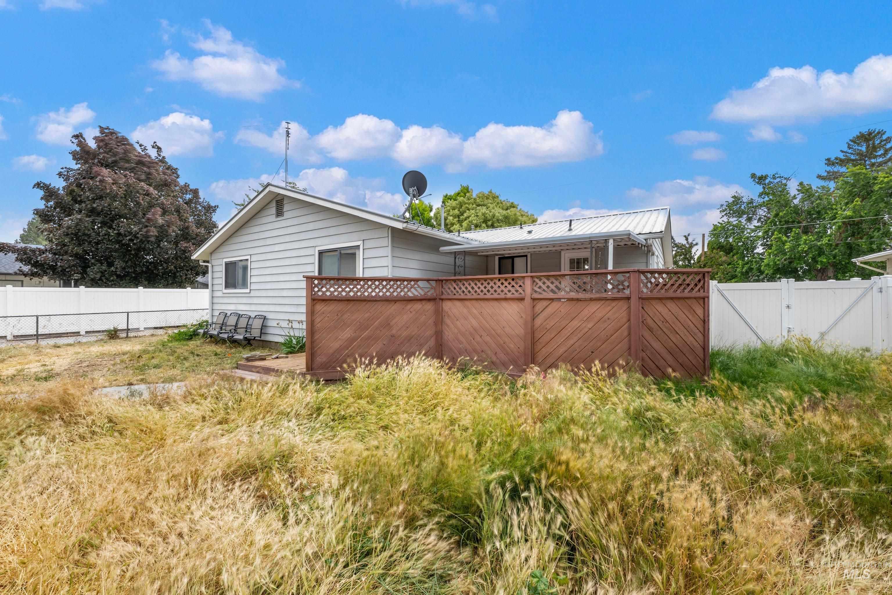 1480 E Locust St, Emmett, Idaho 83617, 3 Bedrooms, 2 Bathrooms, Residential For Sale, Price $349,900,MLS 98988365