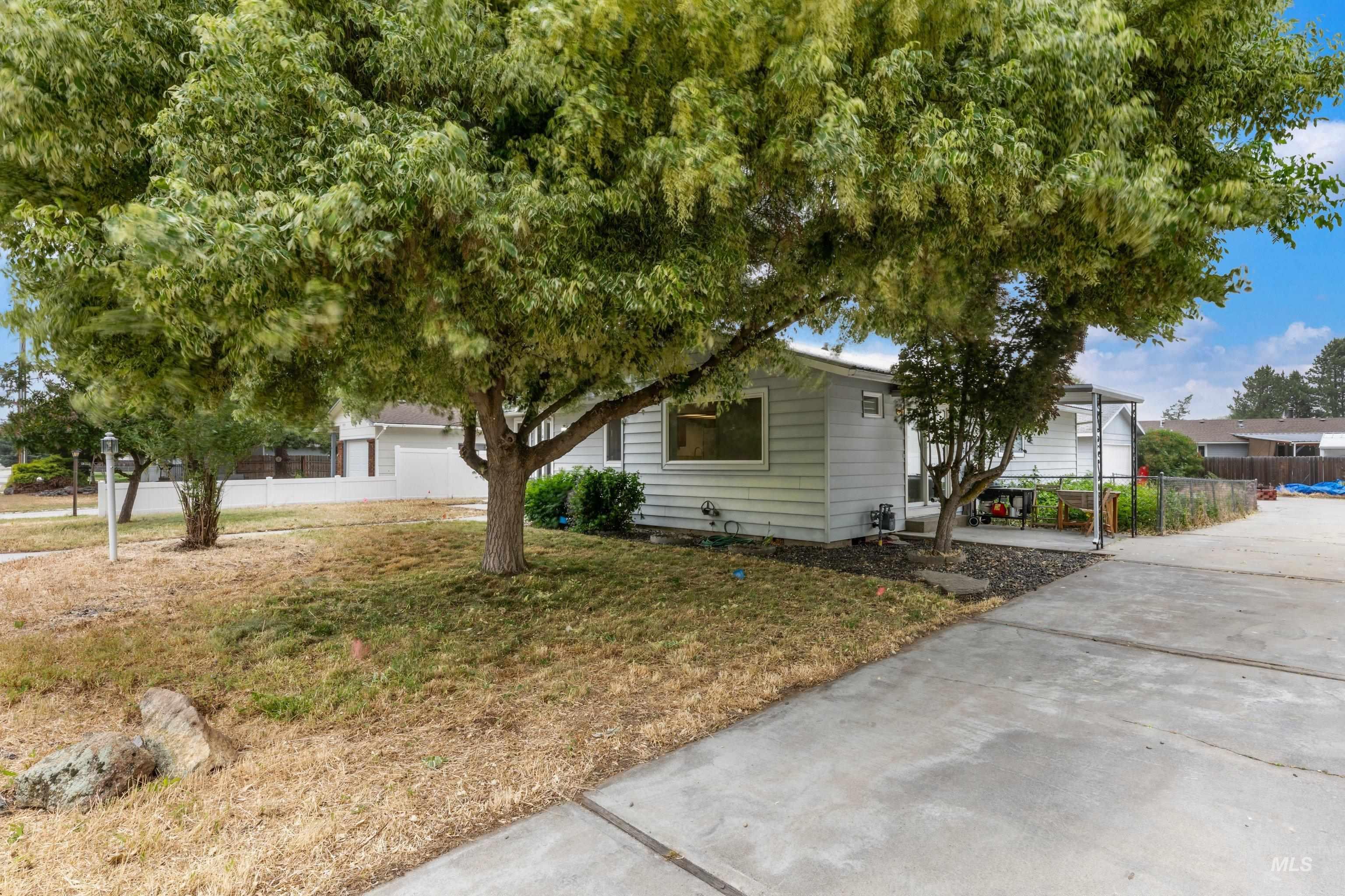1480 E Locust St, Emmett, Idaho 83617, 3 Bedrooms, 2 Bathrooms, Residential For Sale, Price $349,900,MLS 98988365