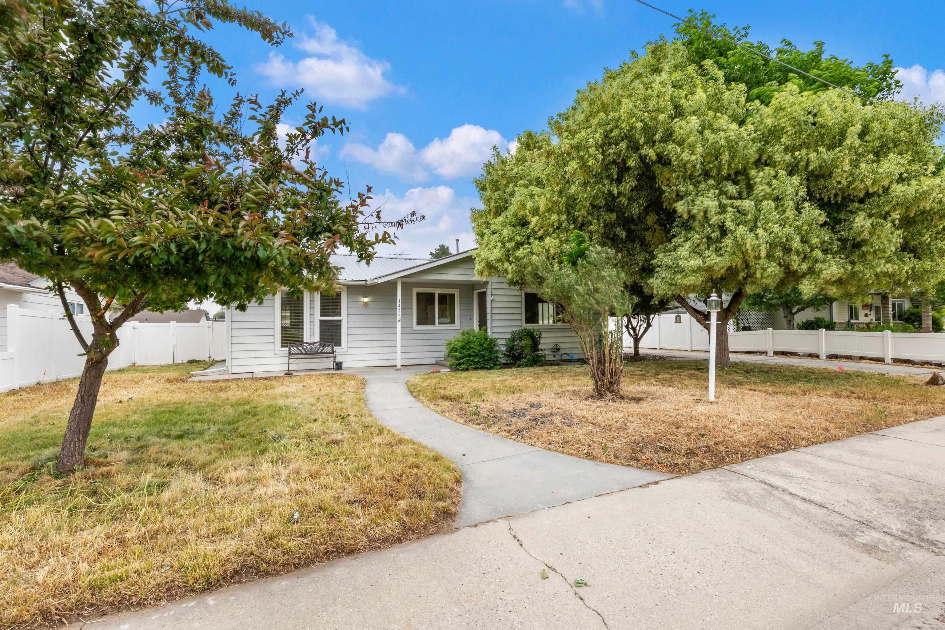 1480 E Locust St, Emmett, Idaho 83617, 3 Bedrooms, 2 Bathrooms, Residential For Sale, Price $349,900,MLS 98988365