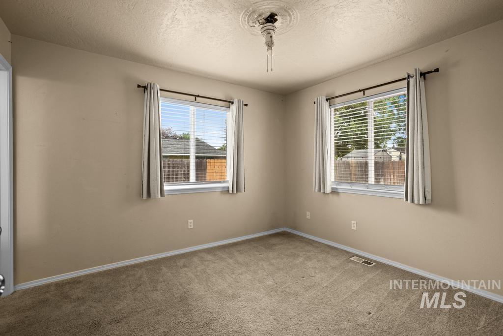 116 E Spruce Street, Caldwell, Idaho 83605, 3 Bedrooms, 2 Bathrooms, Residential For Sale, Price $299,000,MLS 98988373
