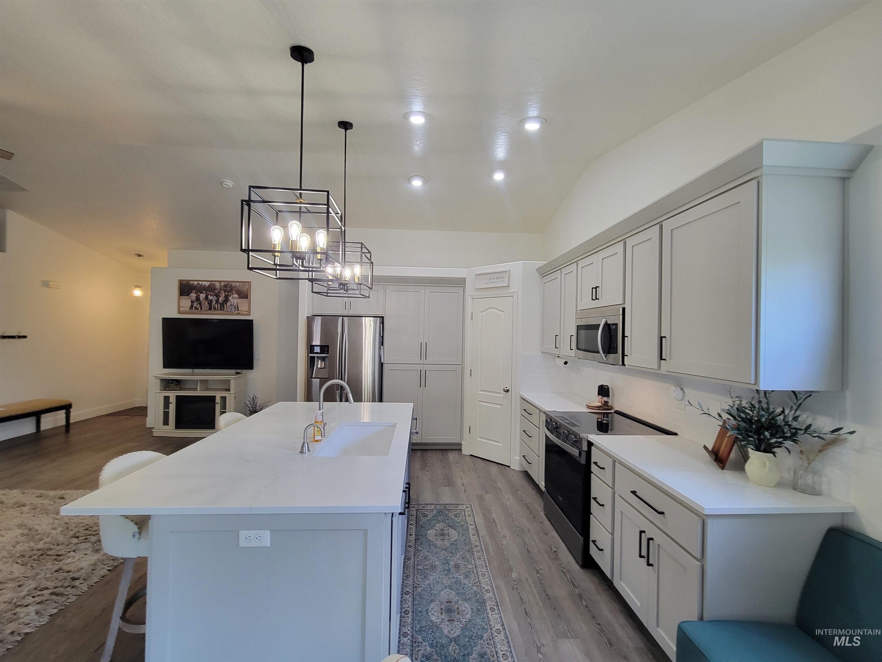 230 Sherwood Rd, Middleton, Idaho 83644, 3 Bedrooms, 2 Bathrooms, Residential For Sale, Price $379,900,MLS 98988375