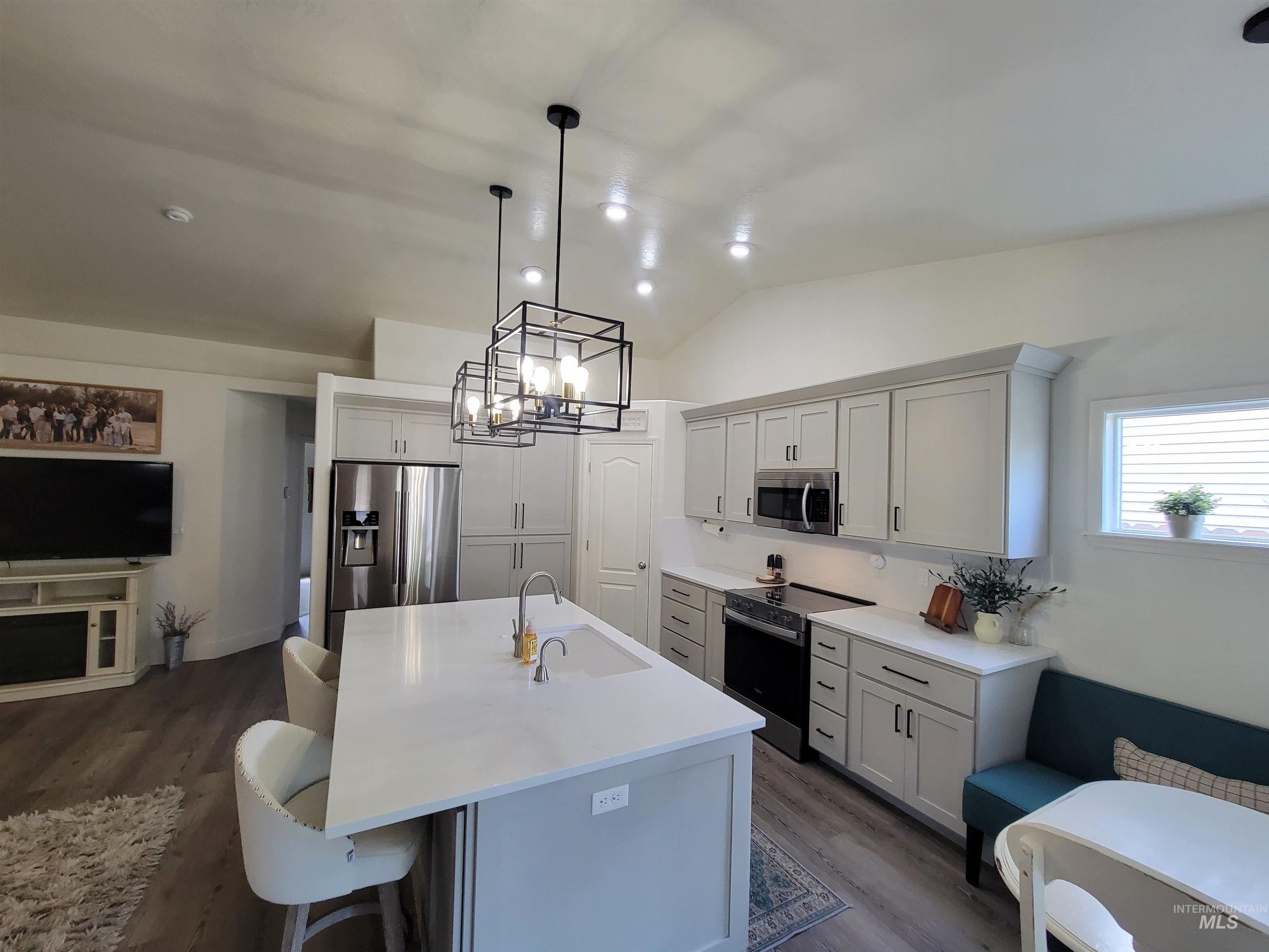 230 Sherwood Rd, Middleton, Idaho 83644, 3 Bedrooms, 2 Bathrooms, Residential For Sale, Price $379,900,MLS 98988375