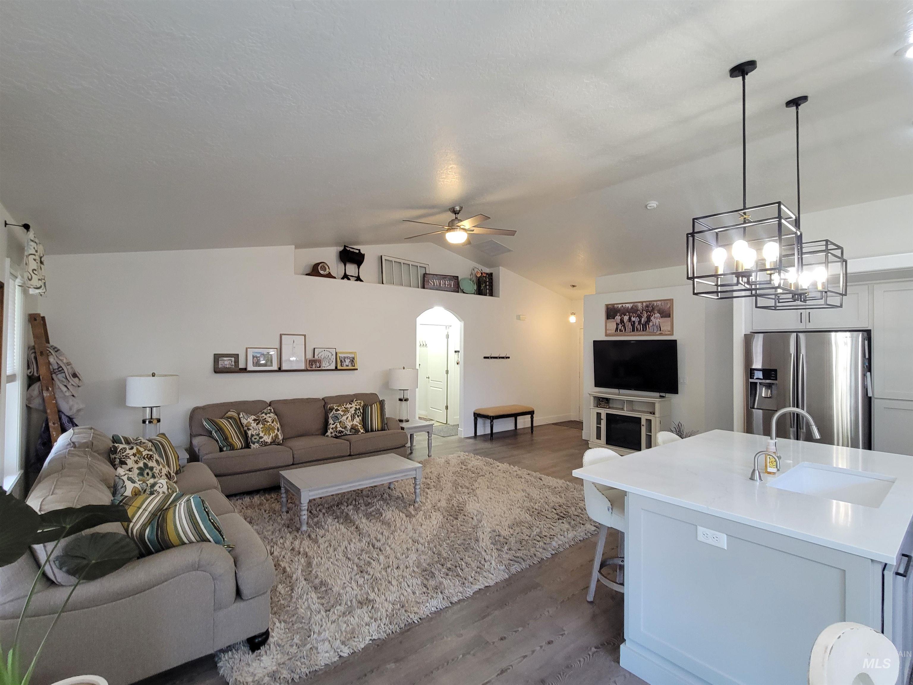 230 Sherwood Rd, Middleton, Idaho 83644, 3 Bedrooms, 2 Bathrooms, Residential For Sale, Price $379,900,MLS 98988375