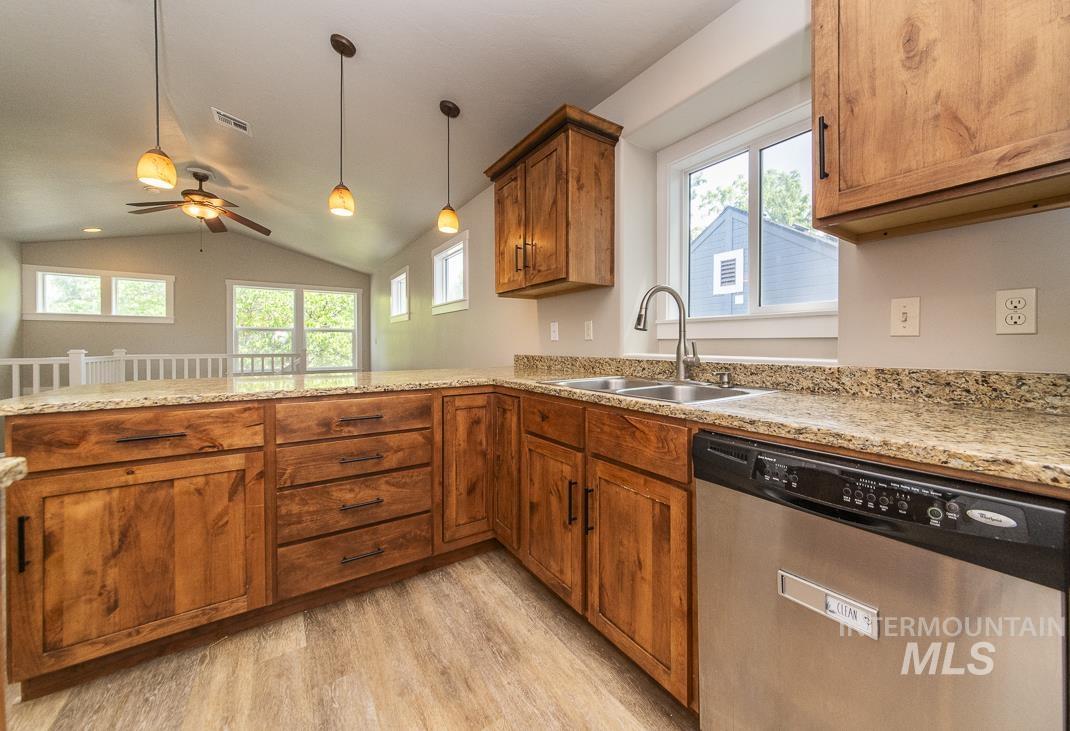 6215 W York, Boise, Idaho 83704, 4 Bedrooms, 2.5 Bathrooms, Residential For Sale, Price $419,900,MLS 98988376