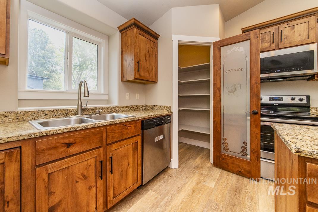 6215 W York, Boise, Idaho 83704, 4 Bedrooms, 2.5 Bathrooms, Residential For Sale, Price $419,900,MLS 98988376