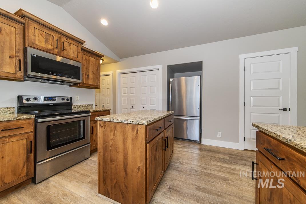 6215 W York, Boise, Idaho 83704, 4 Bedrooms, 2.5 Bathrooms, Residential For Sale, Price $419,900,MLS 98988376