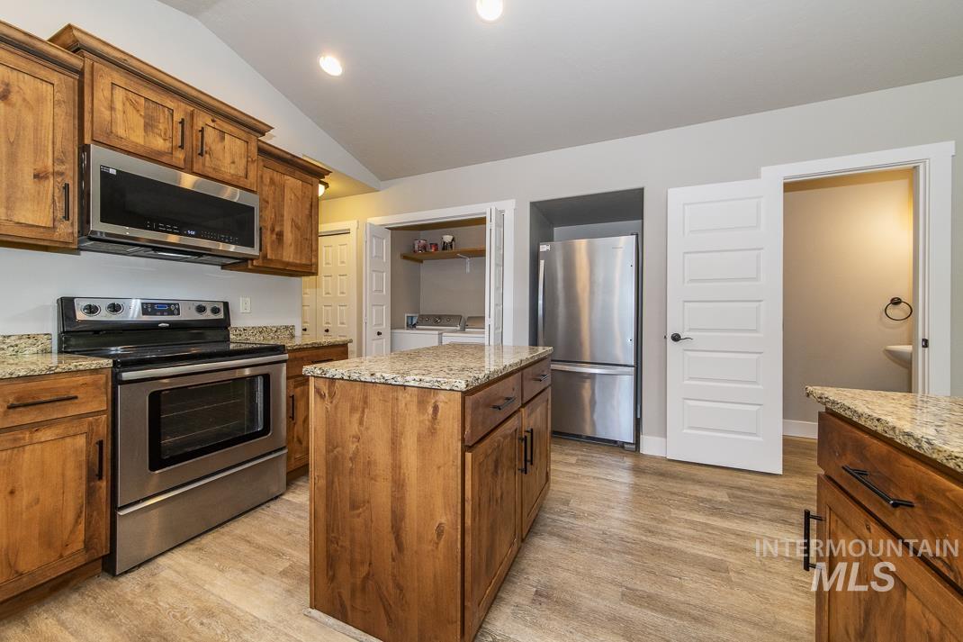 6215 W York, Boise, Idaho 83704, 4 Bedrooms, 2.5 Bathrooms, Residential For Sale, Price $419,900,MLS 98988376