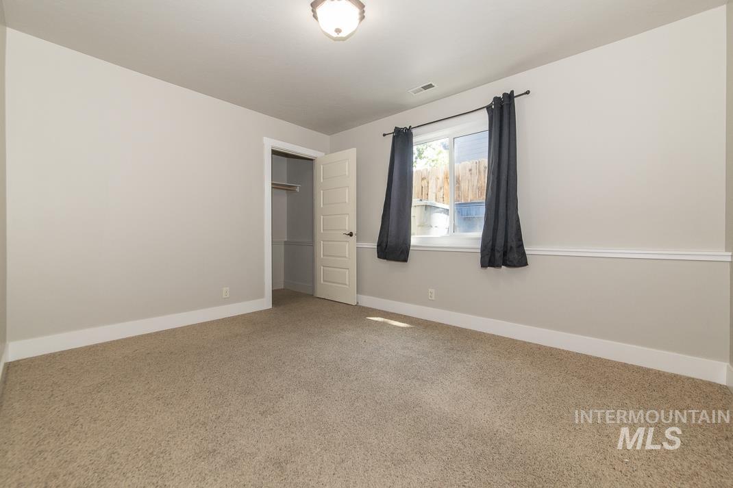 6215 W York, Boise, Idaho 83704, 4 Bedrooms, 2.5 Bathrooms, Residential For Sale, Price $419,900,MLS 98988376