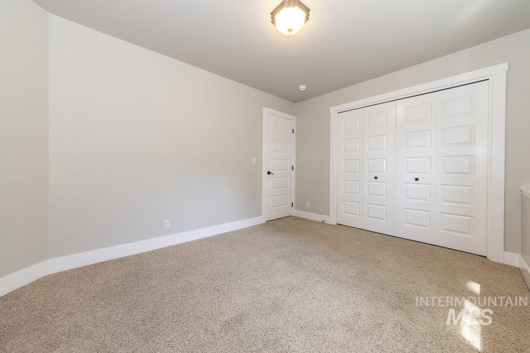 6215 W York, Boise, Idaho 83704, 4 Bedrooms, 2.5 Bathrooms, Residential For Sale, Price $419,900,MLS 98988376
