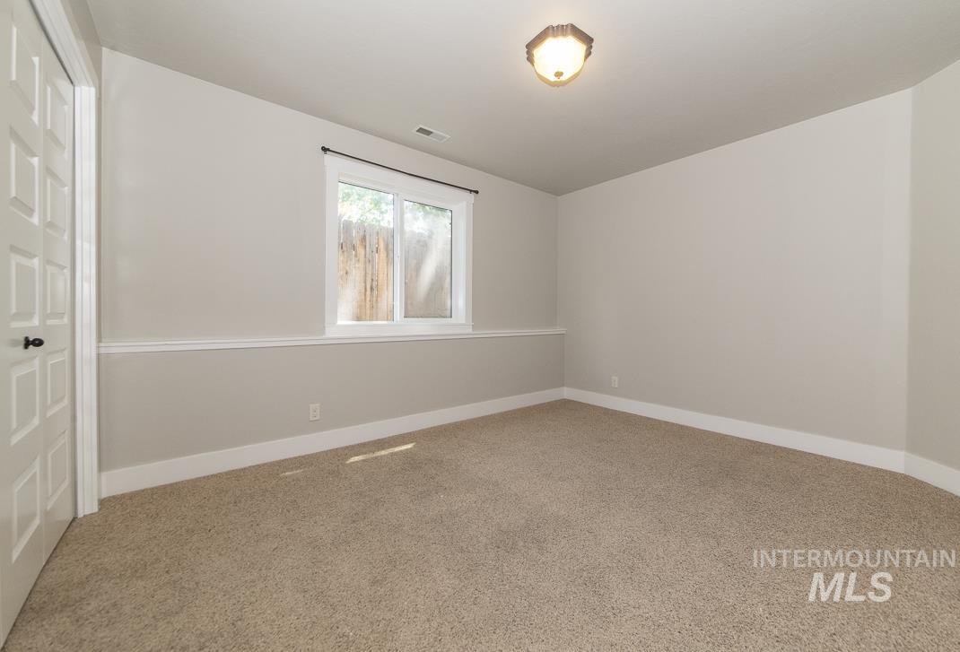 6215 W York, Boise, Idaho 83704, 4 Bedrooms, 2.5 Bathrooms, Residential For Sale, Price $419,900,MLS 98988376