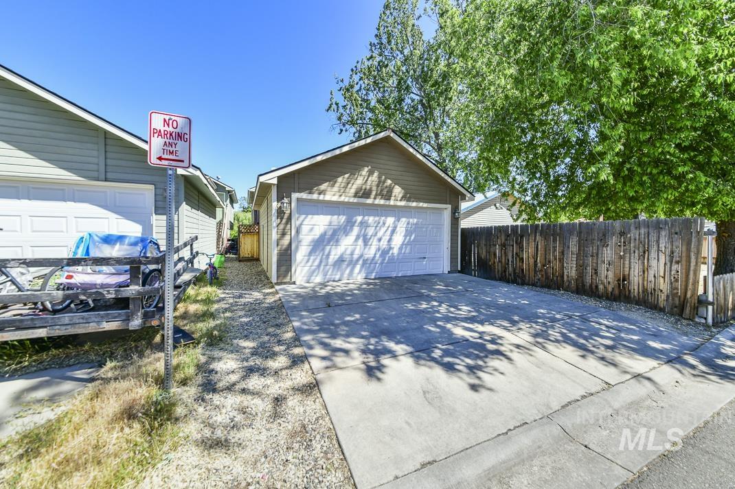 6215 W York, Boise, Idaho 83704, 4 Bedrooms, 2.5 Bathrooms, Residential For Sale, Price $419,900,MLS 98988376