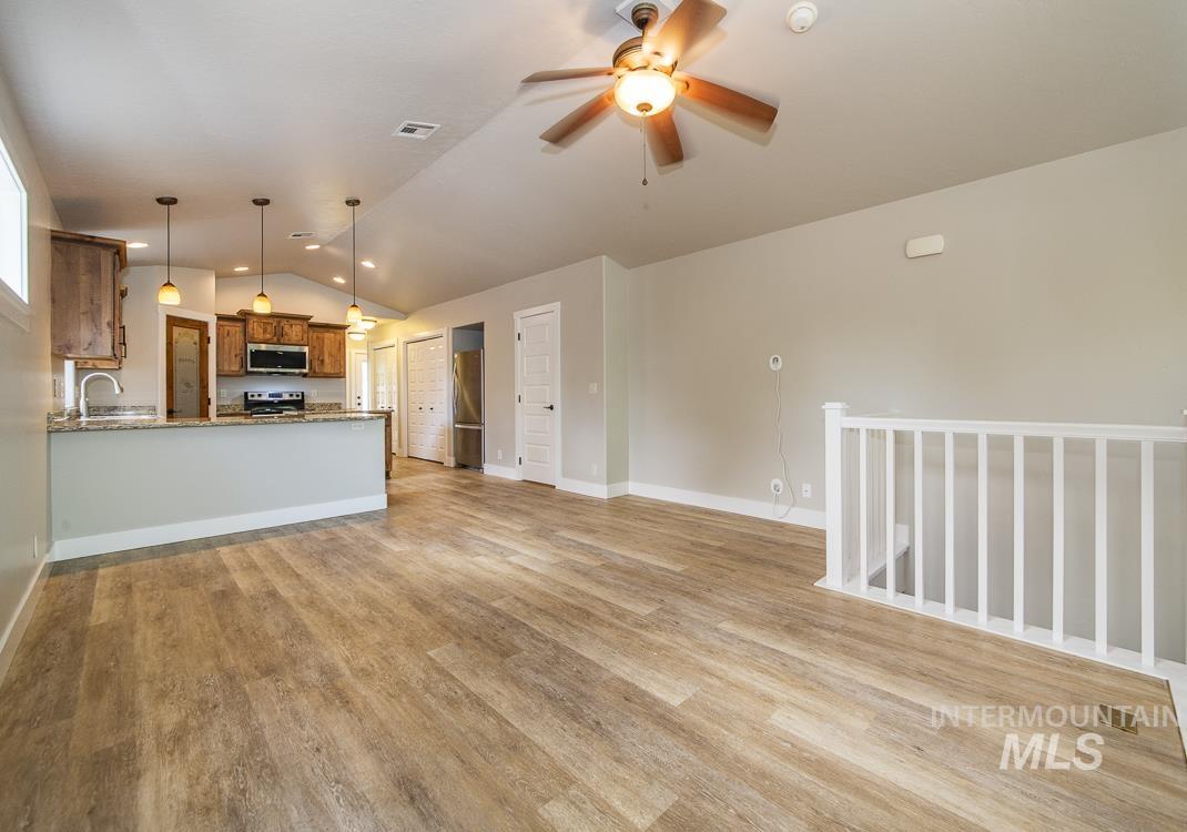 6215 W York, Boise, Idaho 83704, 4 Bedrooms, 2.5 Bathrooms, Residential For Sale, Price $419,900,MLS 98988376