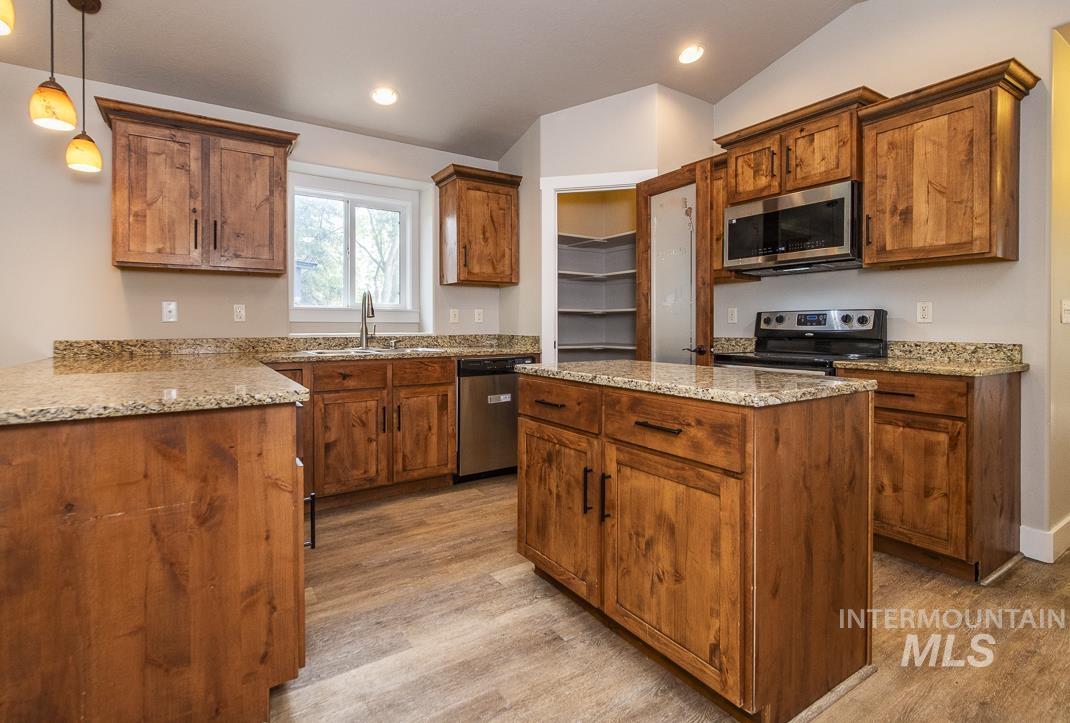 6215 W York, Boise, Idaho 83704, 4 Bedrooms, 2.5 Bathrooms, Residential For Sale, Price $419,900,MLS 98988376