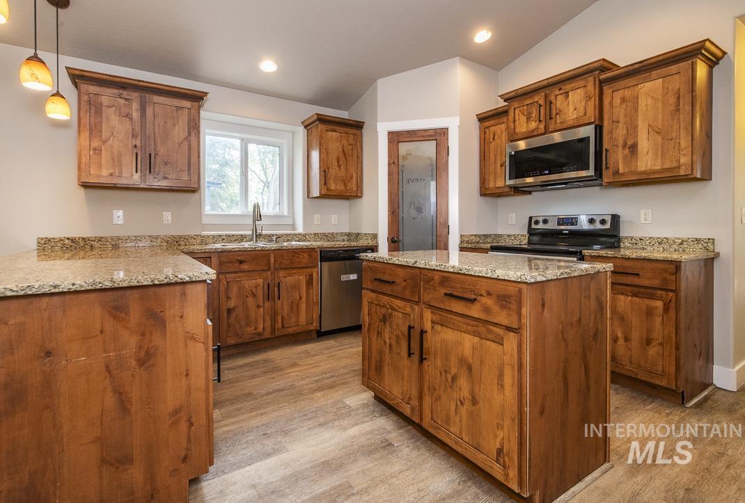 6215 W York, Boise, Idaho 83704, 4 Bedrooms, 2.5 Bathrooms, Residential For Sale, Price $419,900,MLS 98988376