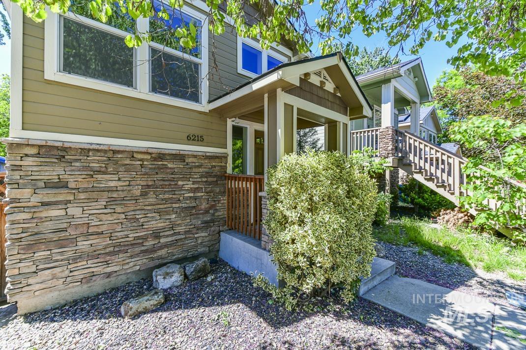6215 W York, Boise, Idaho 83704, 4 Bedrooms, 2.5 Bathrooms, Residential Income For Sale, Price $419,900,MLS 98988380