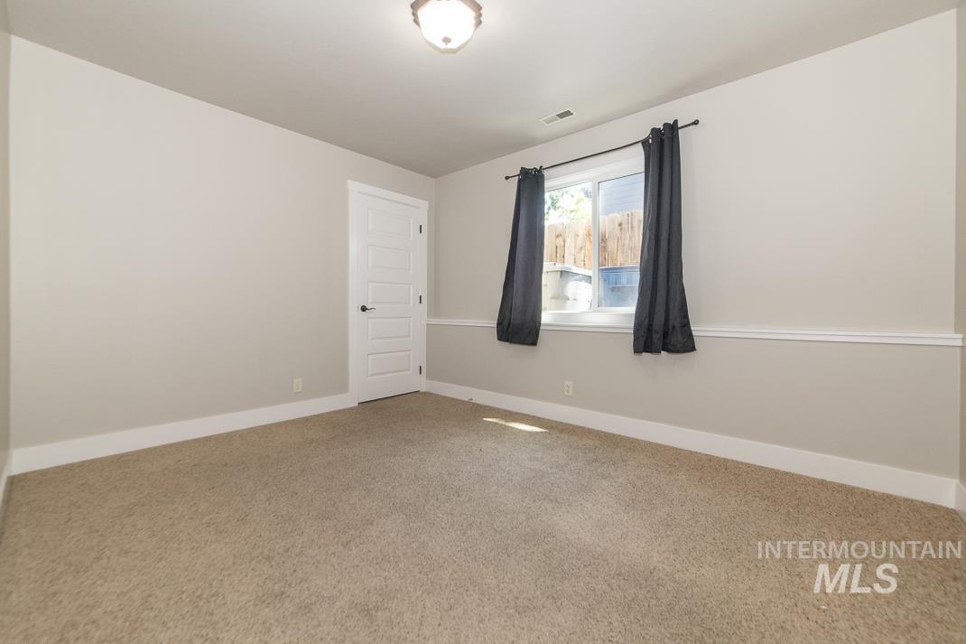6215 W York, Boise, Idaho 83704, 4 Bedrooms, 2.5 Bathrooms, Residential Income For Sale, Price $419,900,MLS 98988380