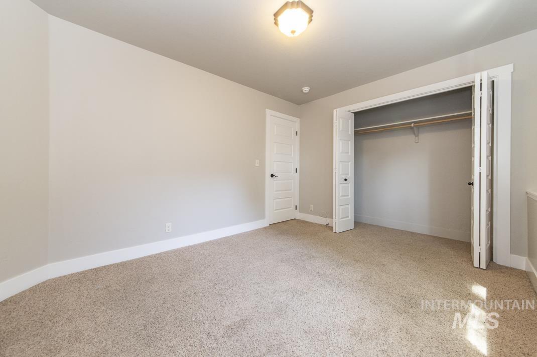 6215 W York, Boise, Idaho 83704, 4 Bedrooms, 2.5 Bathrooms, Residential Income For Sale, Price $419,900,MLS 98988380