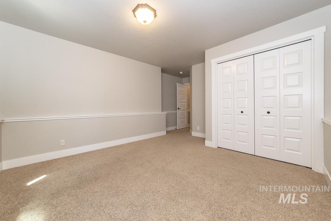 6215 W York, Boise, Idaho 83704, 4 Bedrooms, 2.5 Bathrooms, Residential Income For Sale, Price $419,900,MLS 98988380