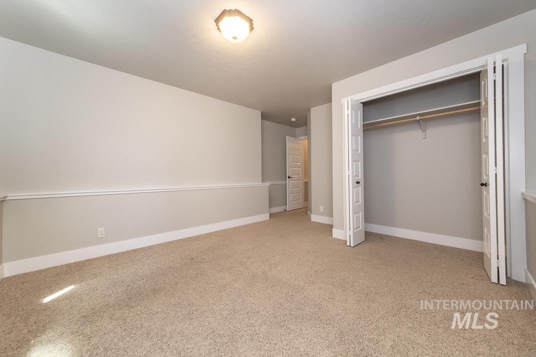 6215 W York, Boise, Idaho 83704, 4 Bedrooms, 2.5 Bathrooms, Residential Income For Sale, Price $419,900,MLS 98988380