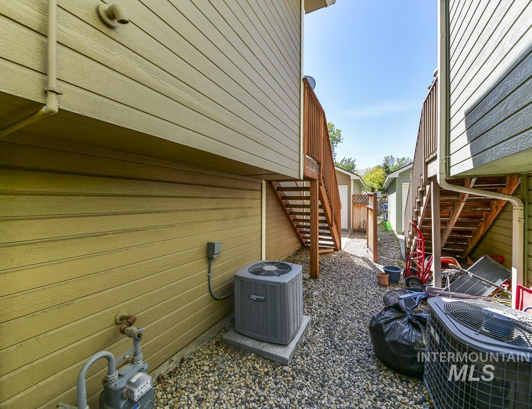 6215 W York, Boise, Idaho 83704, 4 Bedrooms, 2.5 Bathrooms, Residential Income For Sale, Price $419,900,MLS 98988380