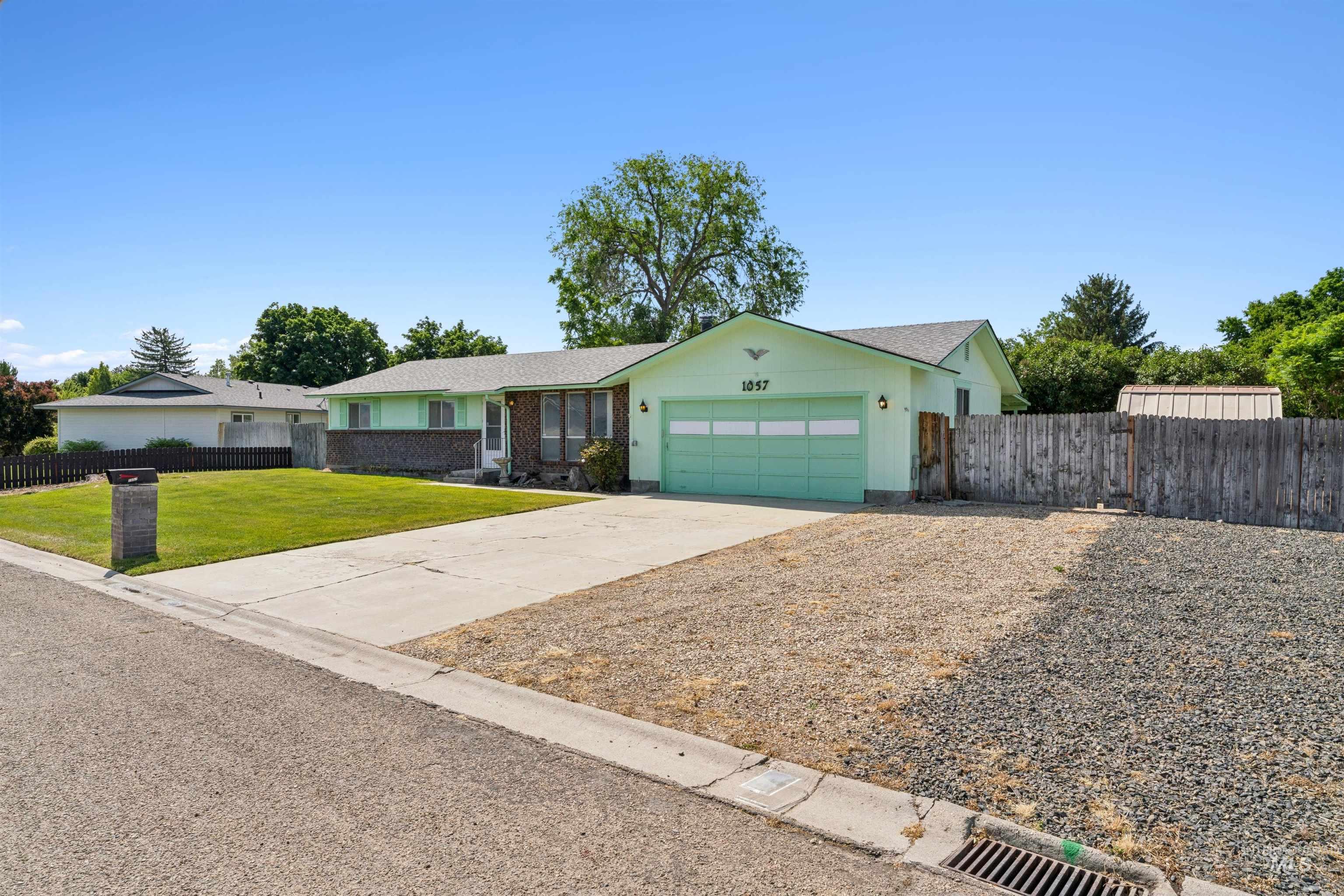 1057 Sweetwood, Nampa, Idaho 83651, 3 Bedrooms, 2 Bathrooms, Residential For Sale, Price $290,000,MLS 98988382