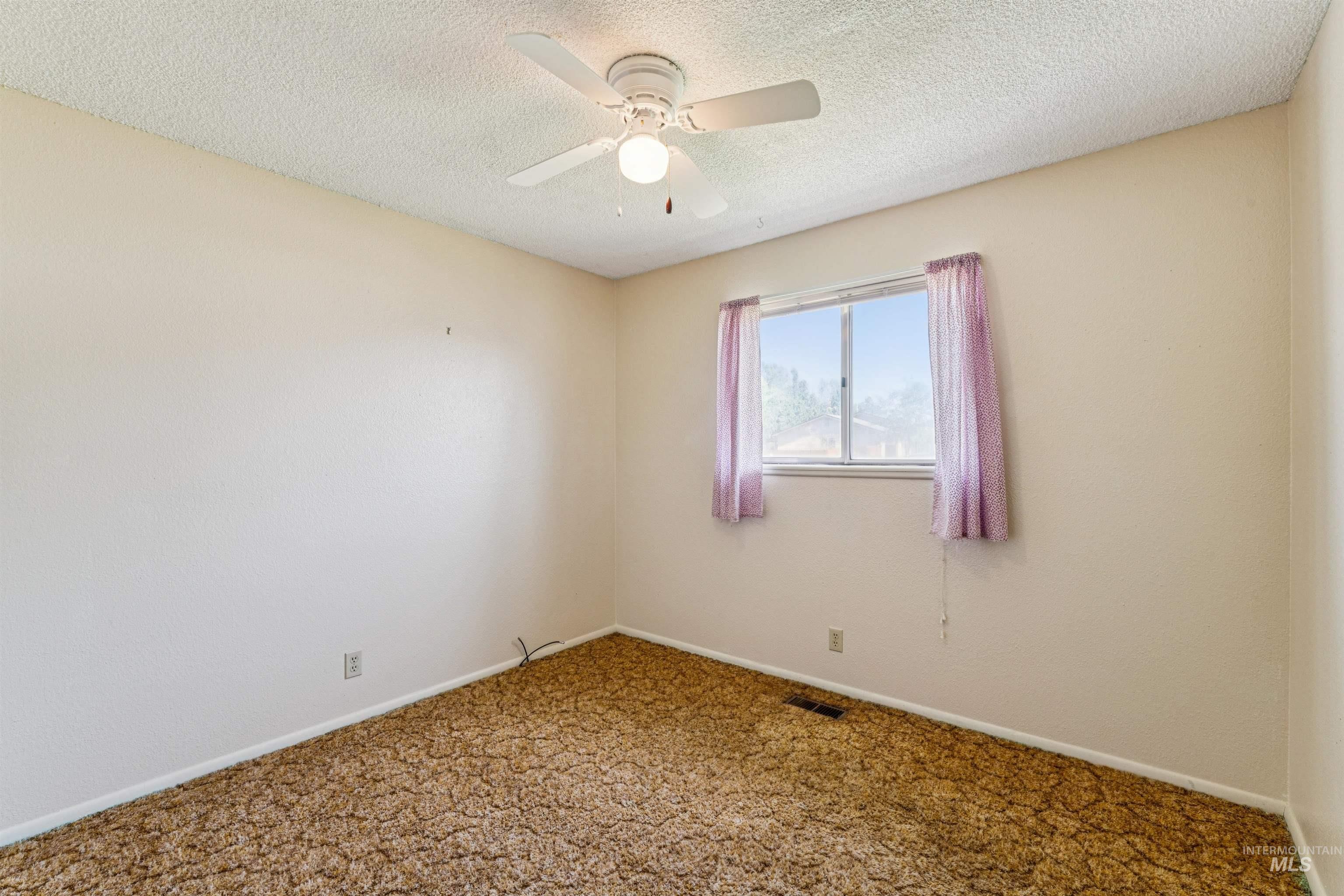 1057 Sweetwood, Nampa, Idaho 83651, 3 Bedrooms, 2 Bathrooms, Residential For Sale, Price $290,000,MLS 98988382