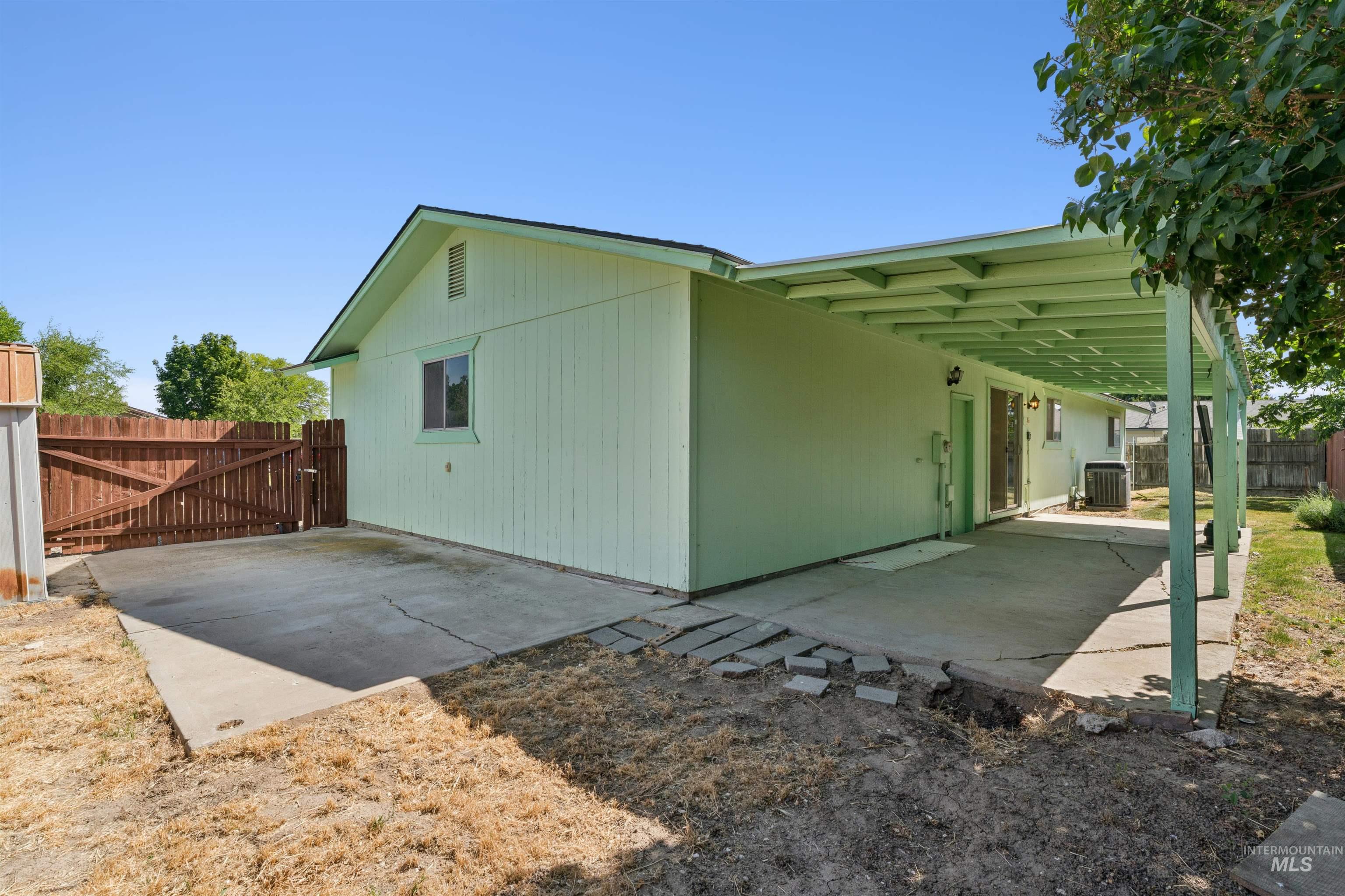 1057 Sweetwood, Nampa, Idaho 83651, 3 Bedrooms, 2 Bathrooms, Residential For Sale, Price $290,000,MLS 98988382
