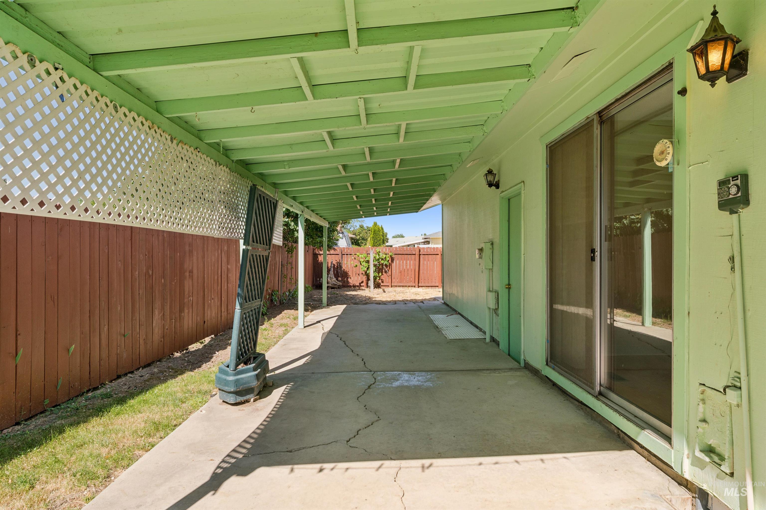 1057 Sweetwood, Nampa, Idaho 83651, 3 Bedrooms, 2 Bathrooms, Residential For Sale, Price $290,000,MLS 98988382