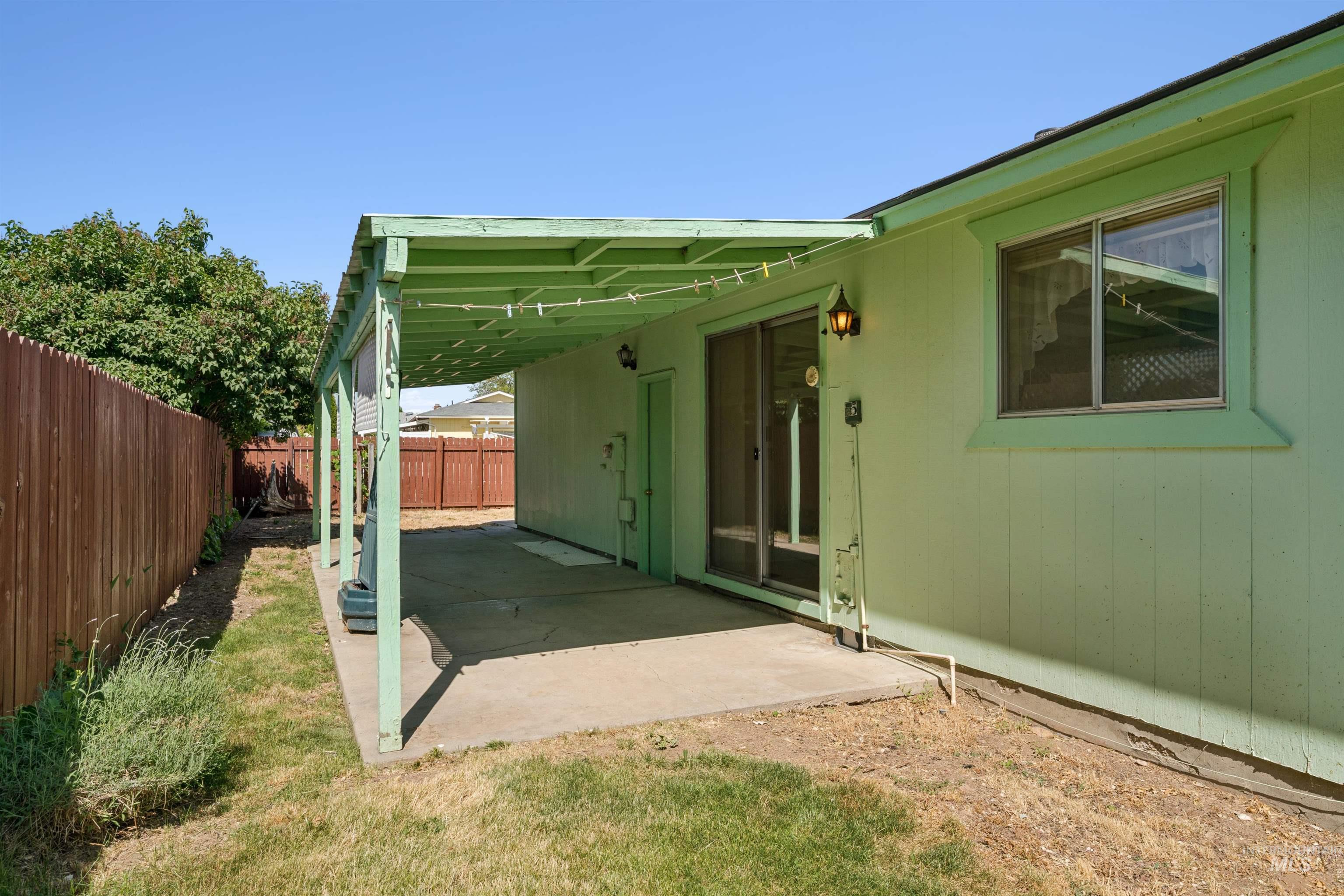 1057 Sweetwood, Nampa, Idaho 83651, 3 Bedrooms, 2 Bathrooms, Residential For Sale, Price $290,000,MLS 98988382