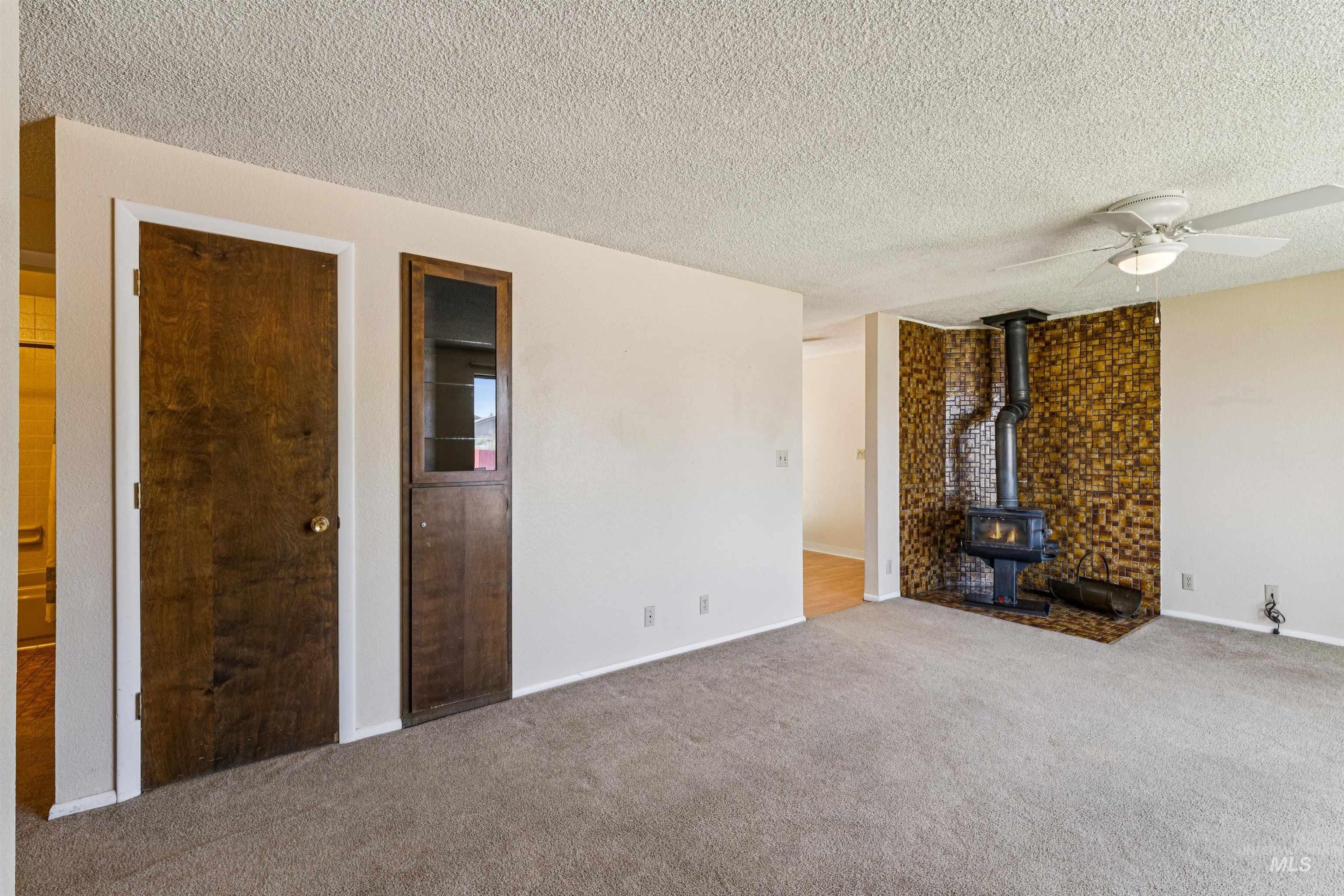 1057 Sweetwood, Nampa, Idaho 83651, 3 Bedrooms, 2 Bathrooms, Residential For Sale, Price $290,000,MLS 98988382