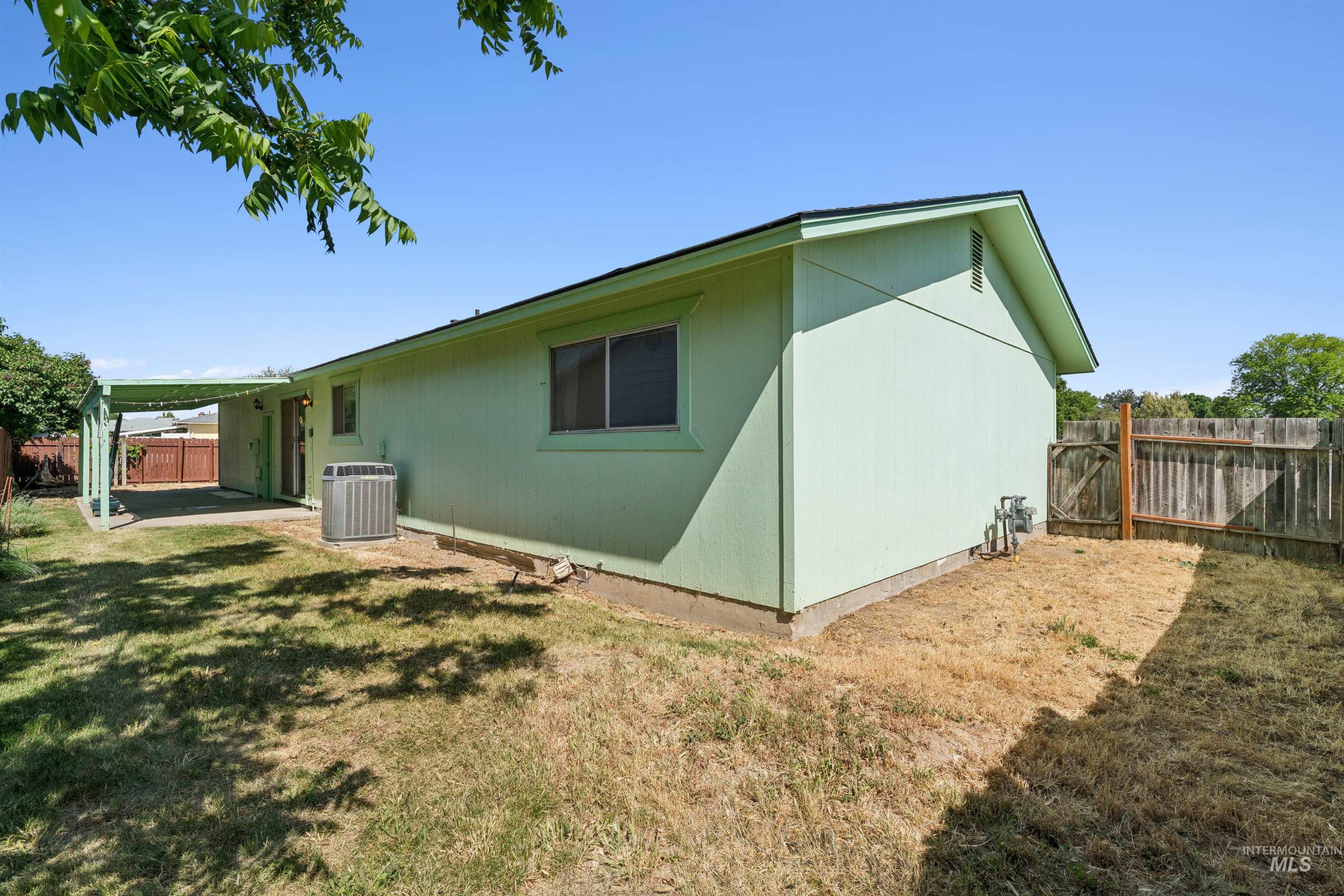 1057 Sweetwood, Nampa, Idaho 83651, 3 Bedrooms, 2 Bathrooms, Residential For Sale, Price $290,000,MLS 98988382