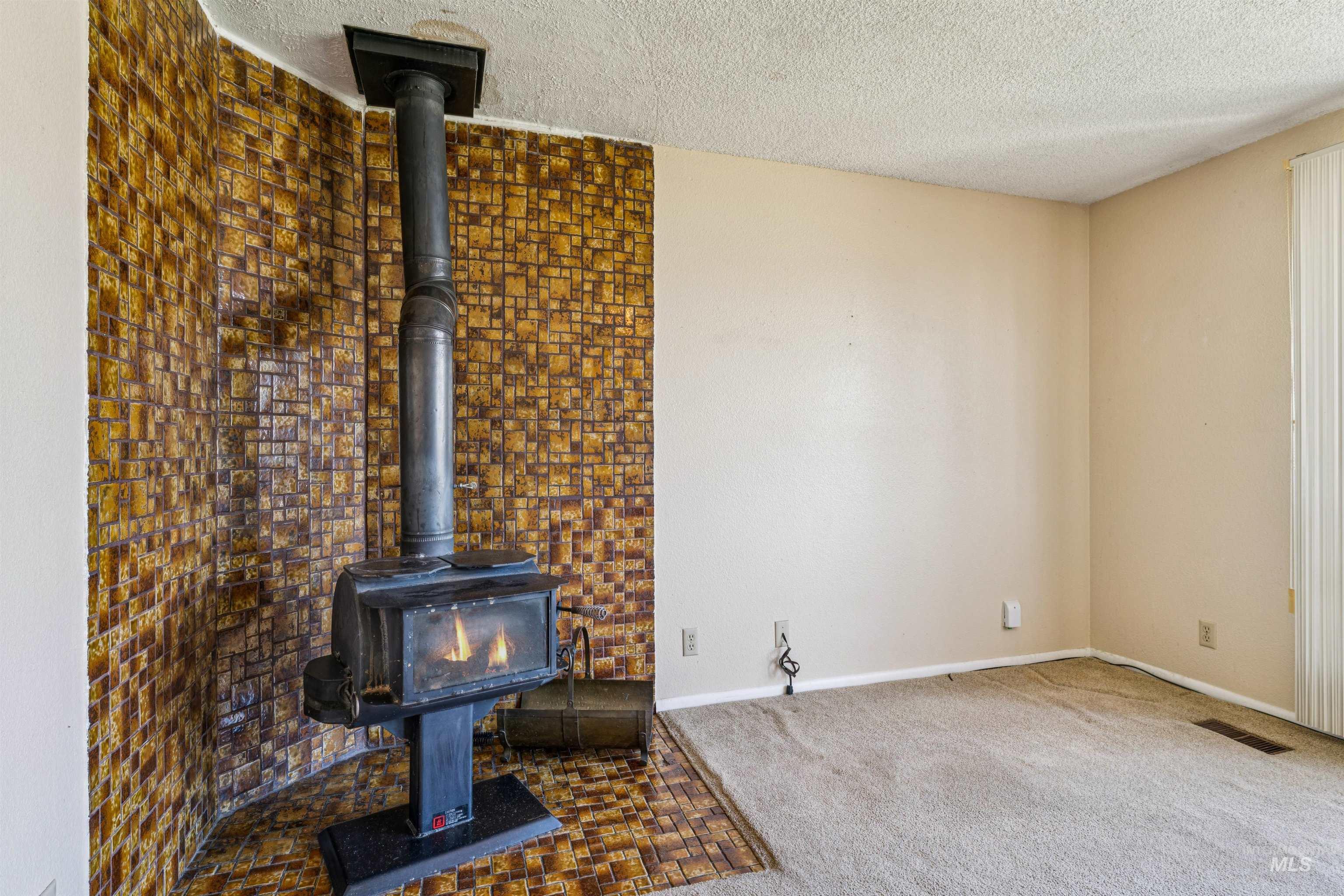1057 Sweetwood, Nampa, Idaho 83651, 3 Bedrooms, 2 Bathrooms, Residential For Sale, Price $290,000,MLS 98988382
