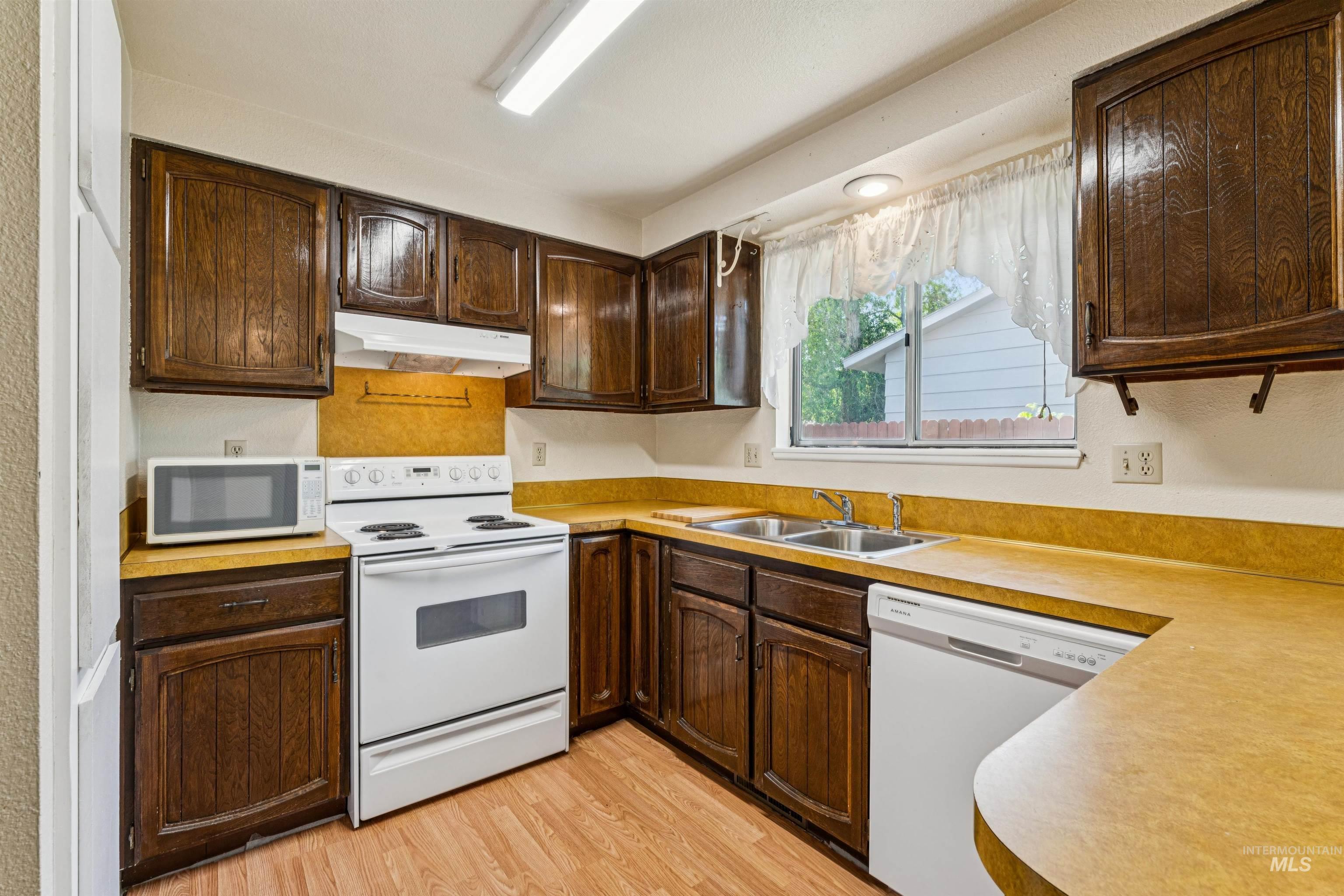 1057 Sweetwood, Nampa, Idaho 83651, 3 Bedrooms, 2 Bathrooms, Residential For Sale, Price $290,000,MLS 98988382