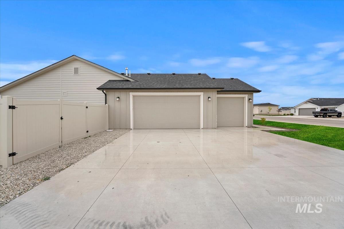 1128 Velvet Loop, Wilder, Idaho 83676, 3 Bedrooms, 2 Bathrooms, Residential For Sale, Price $439,999,MLS 98988383