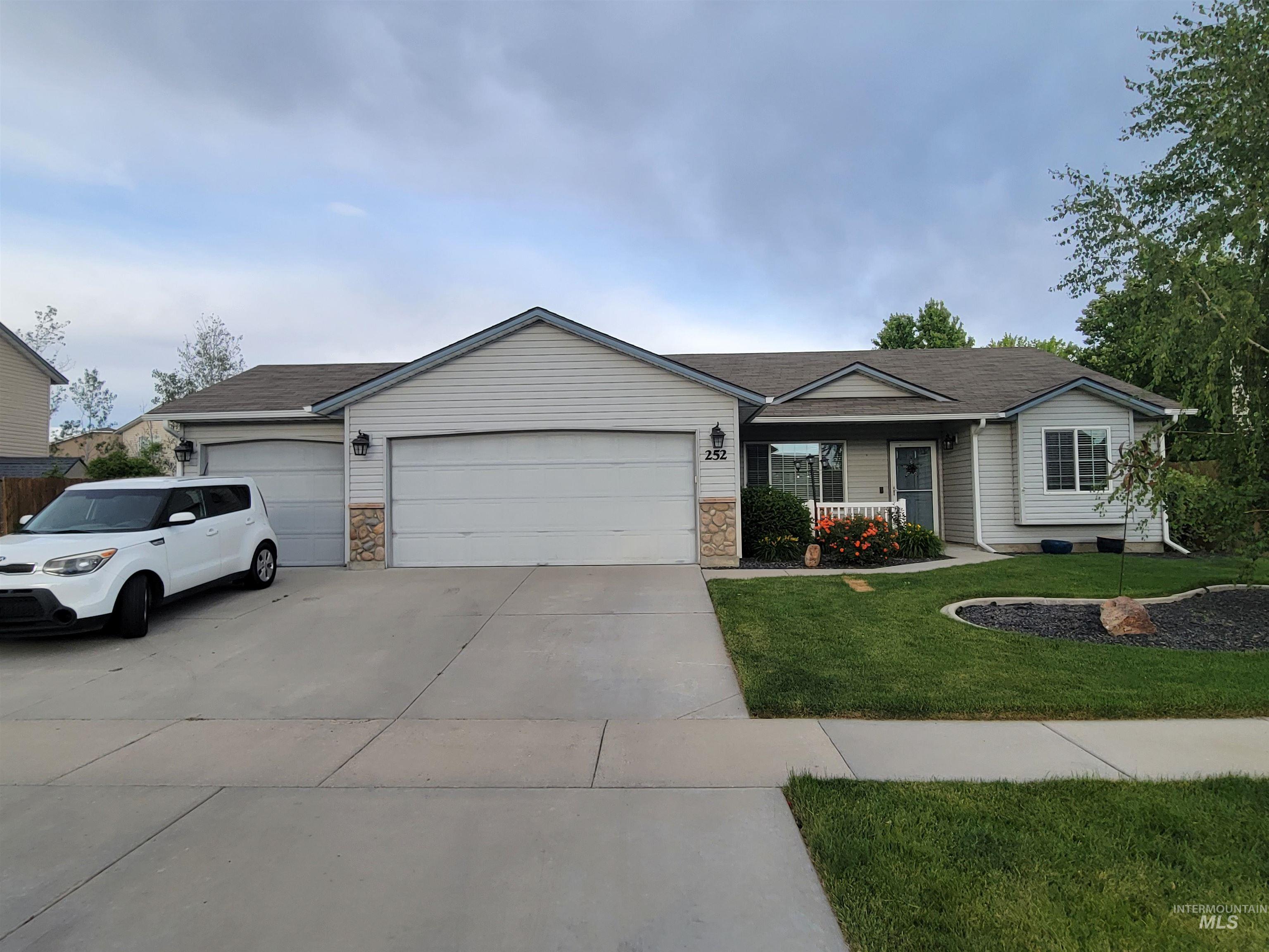 252 Archer Rd, Middleton, Idaho 83644, 4 Bedrooms, 2 Bathrooms, Residential For Sale, Price $414,900,MLS 98988385