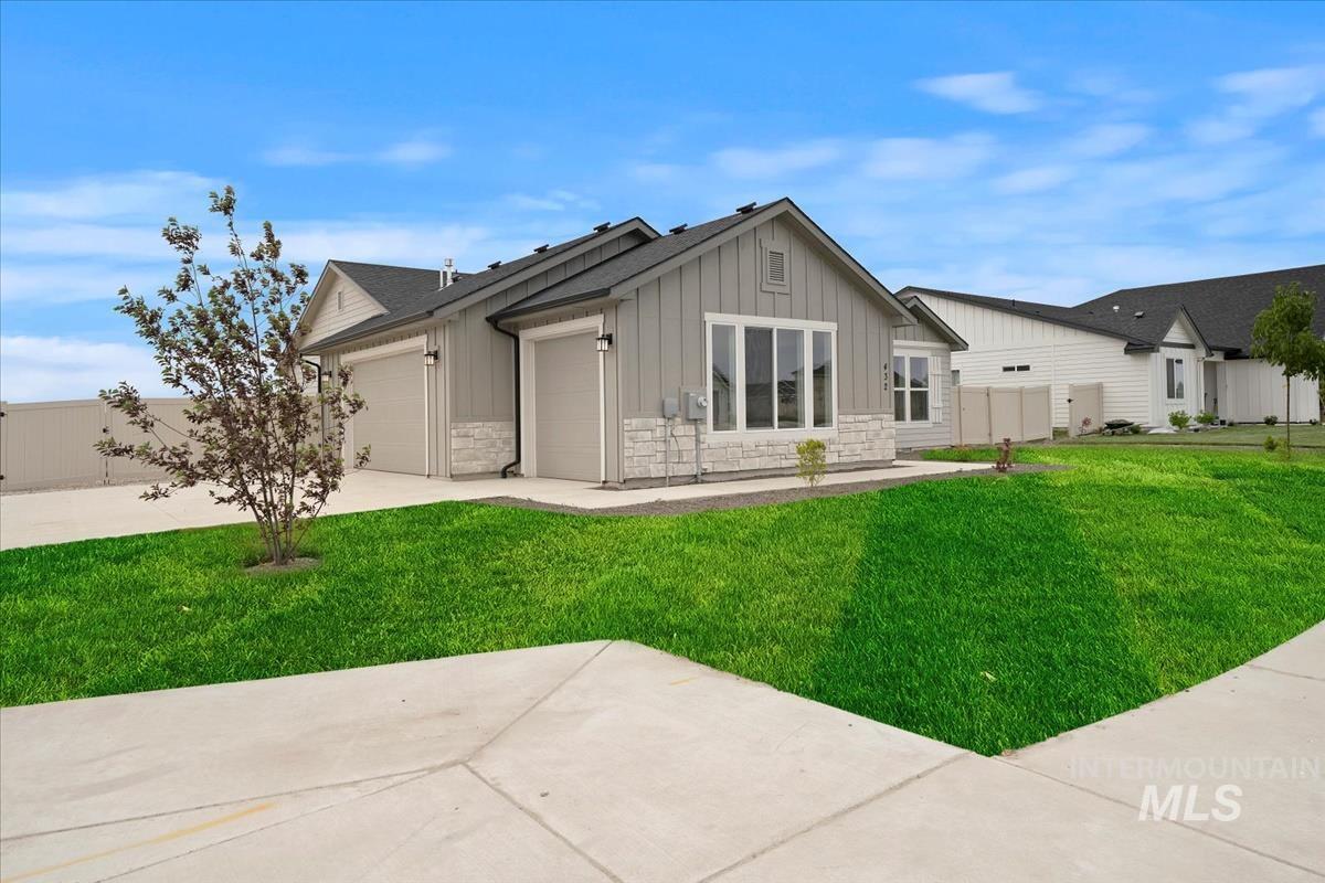 600 Fallen Leaf Ave, New Plymouth, Idaho 83655, 3 Bedrooms, 2 Bathrooms, Residential For Sale, Price $410,000,MLS 98988386