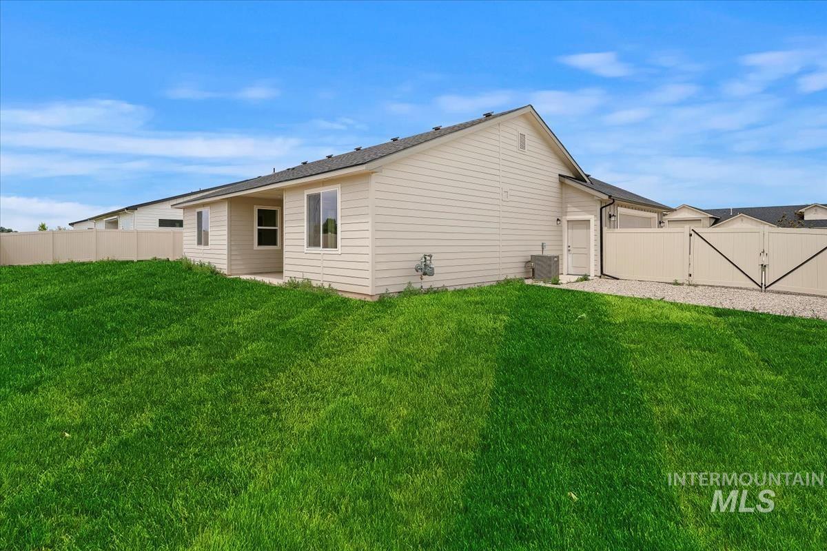 600 Fallen Leaf Ave, New Plymouth, Idaho 83655, 3 Bedrooms, 2 Bathrooms, Residential For Sale, Price $410,000,MLS 98988386