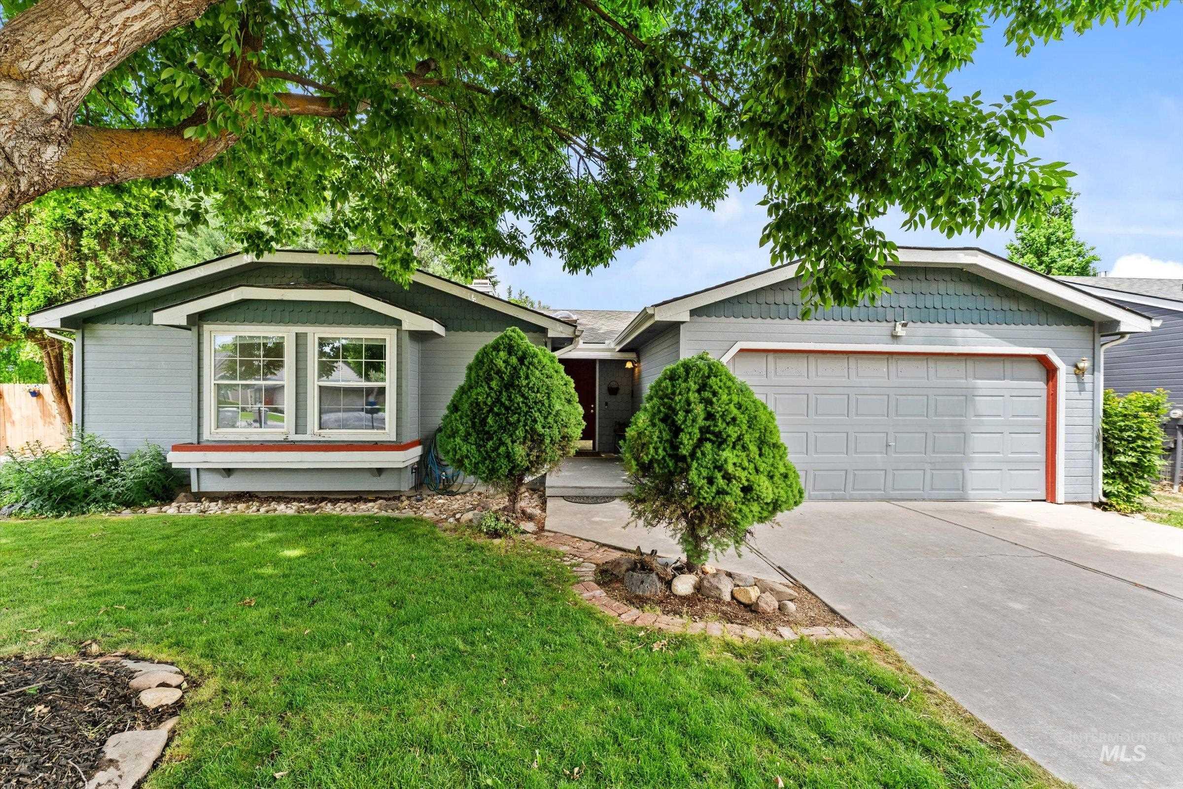 17 S Cobblestone Ct., Nampa, Idaho 83651, 3 Bedrooms, 2 Bathrooms, Residential For Sale, Price $379,900,MLS 98988387