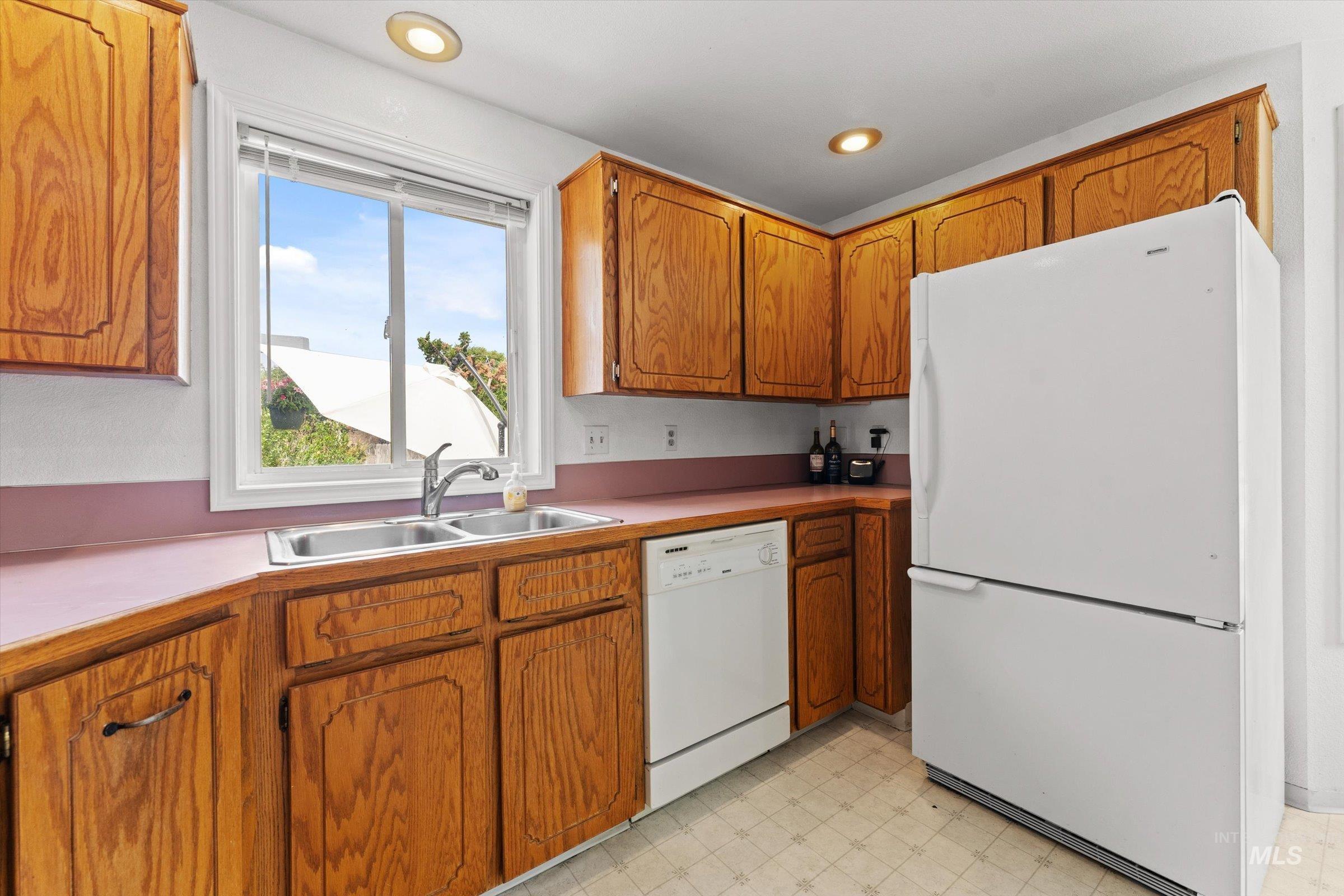 17 S Cobblestone Ct., Nampa, Idaho 83651, 3 Bedrooms, 2 Bathrooms, Residential For Sale, Price $379,900,MLS 98988387