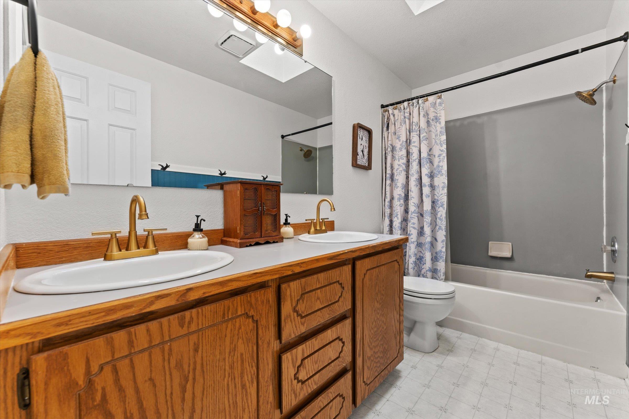 17 S Cobblestone Ct., Nampa, Idaho 83651, 3 Bedrooms, 2 Bathrooms, Residential For Sale, Price $379,900,MLS 98988387