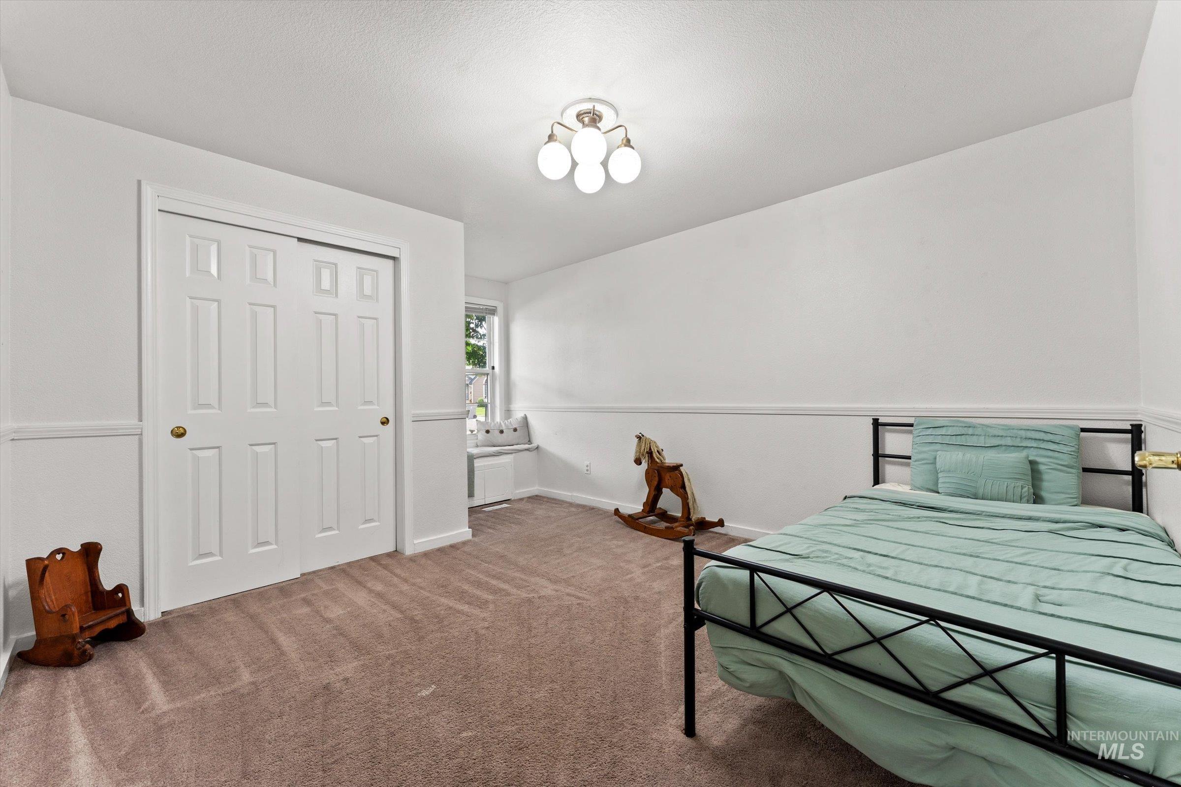 17 S Cobblestone Ct., Nampa, Idaho 83651, 3 Bedrooms, 2 Bathrooms, Residential For Sale, Price $379,900,MLS 98988387